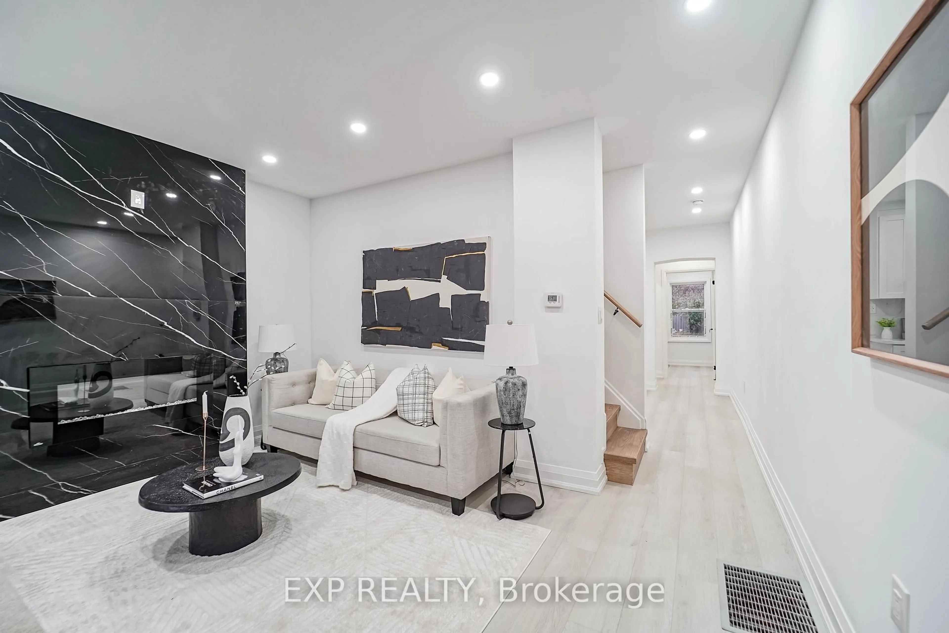 Indoor entryway for 47 Eldon Ave, Toronto Ontario M4C 5G2