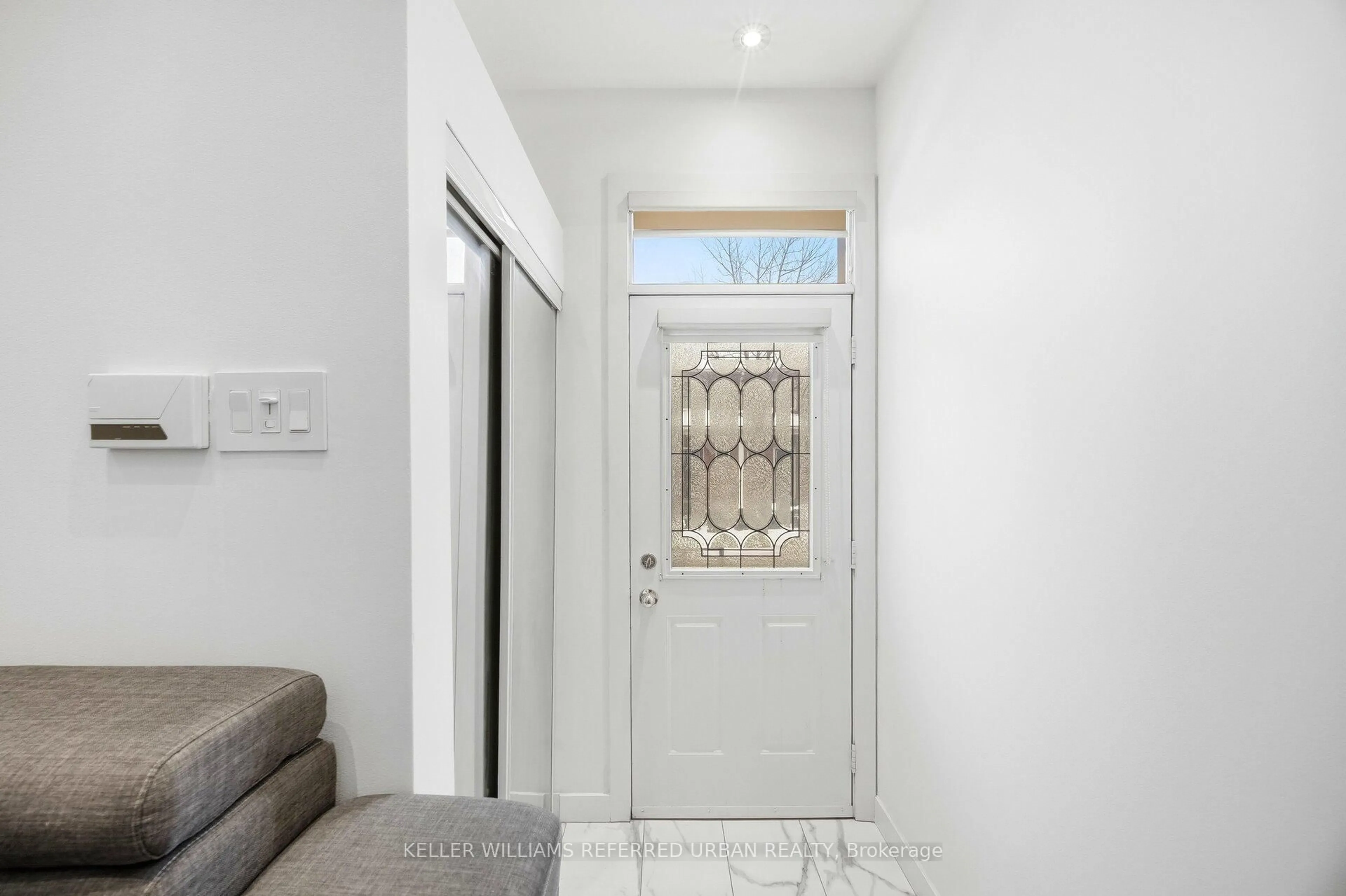 Indoor entryway for 83 Mondeo Dr #132, Toronto Ontario M1P 5B6