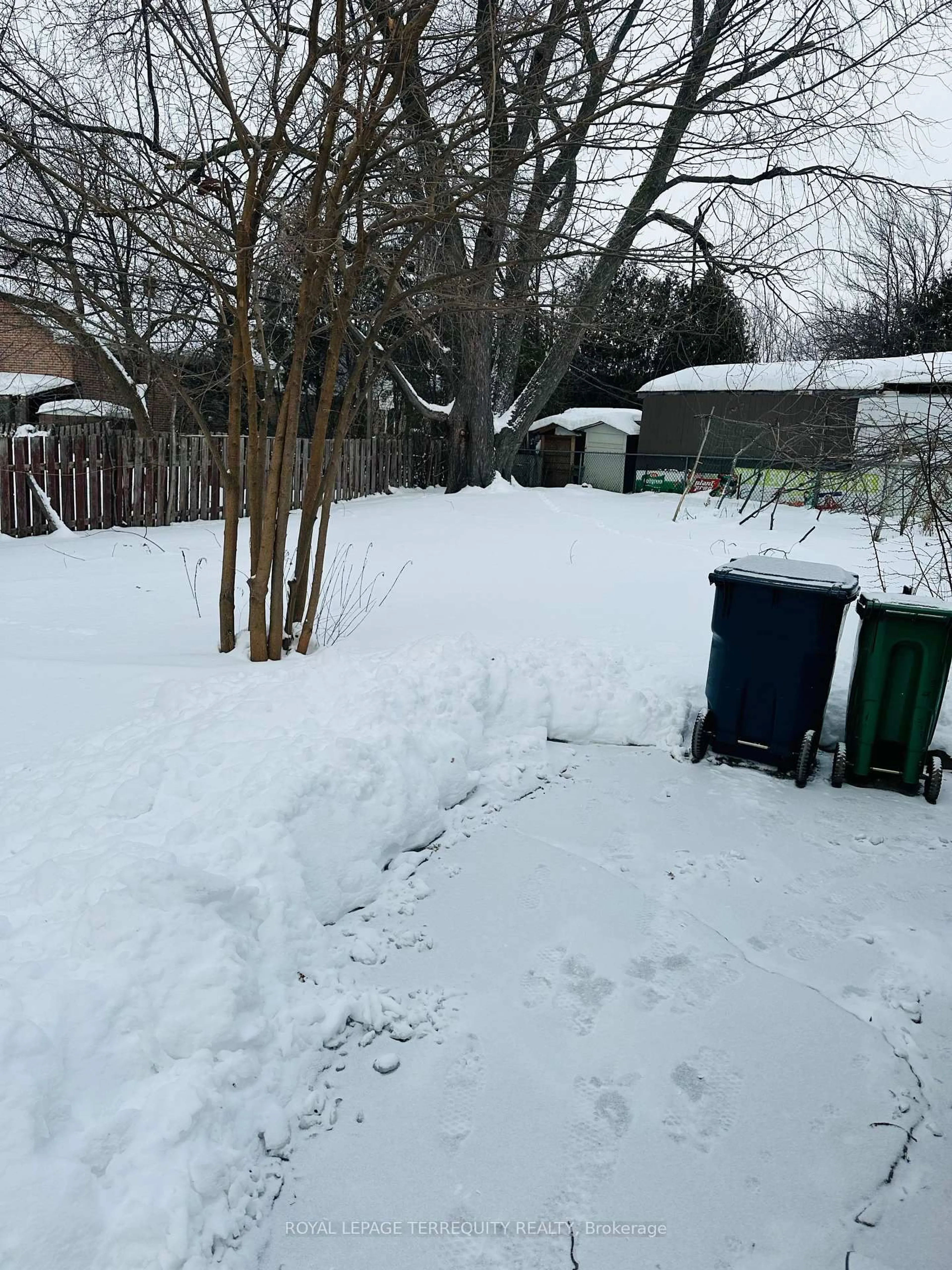 Shed for 108 Castle Hill Dr, Toronto Ontario M1T 2Y7