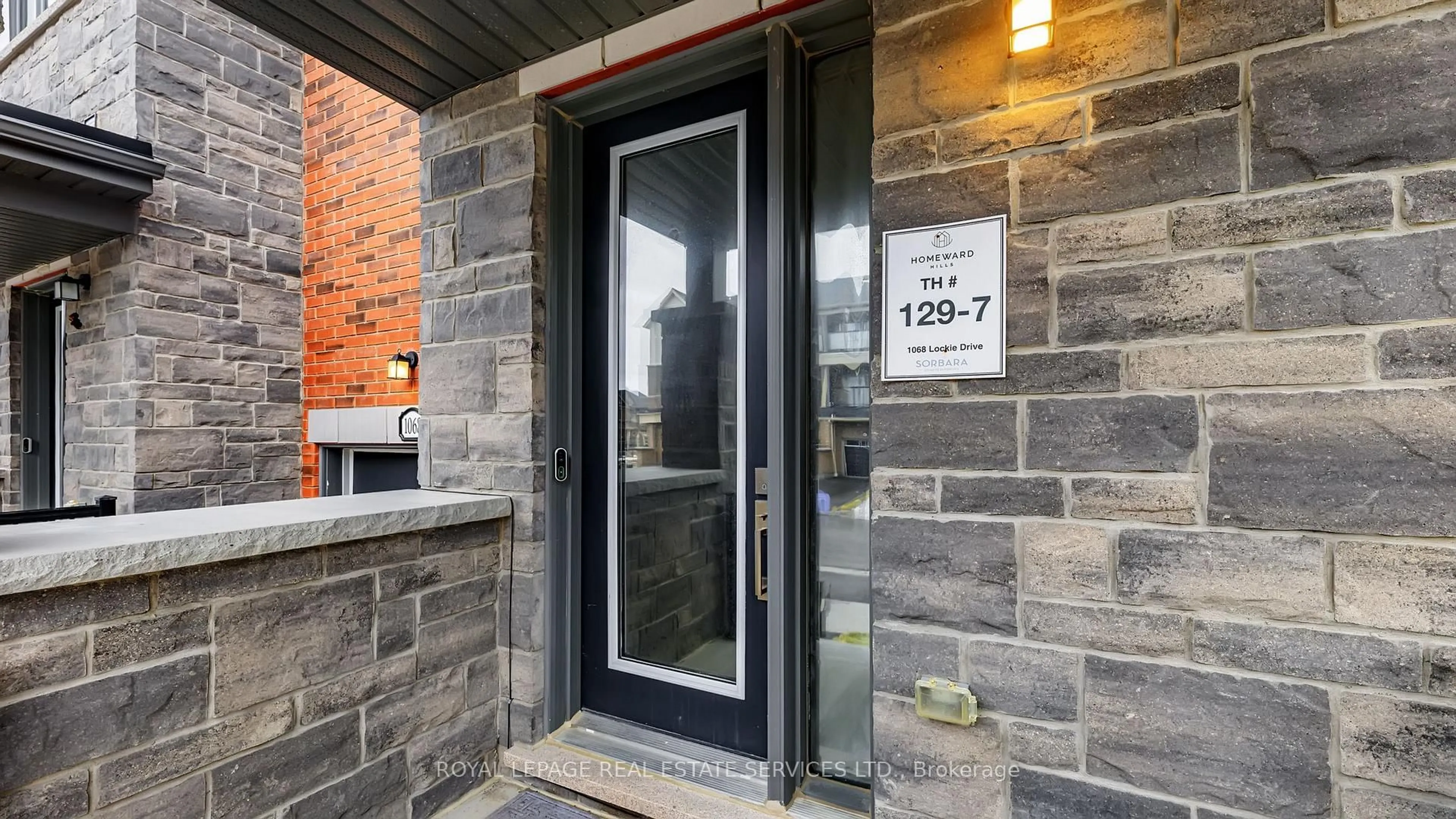 Indoor entryway for 1068 Lockie Dr, Oshawa Ontario L1L 0R9