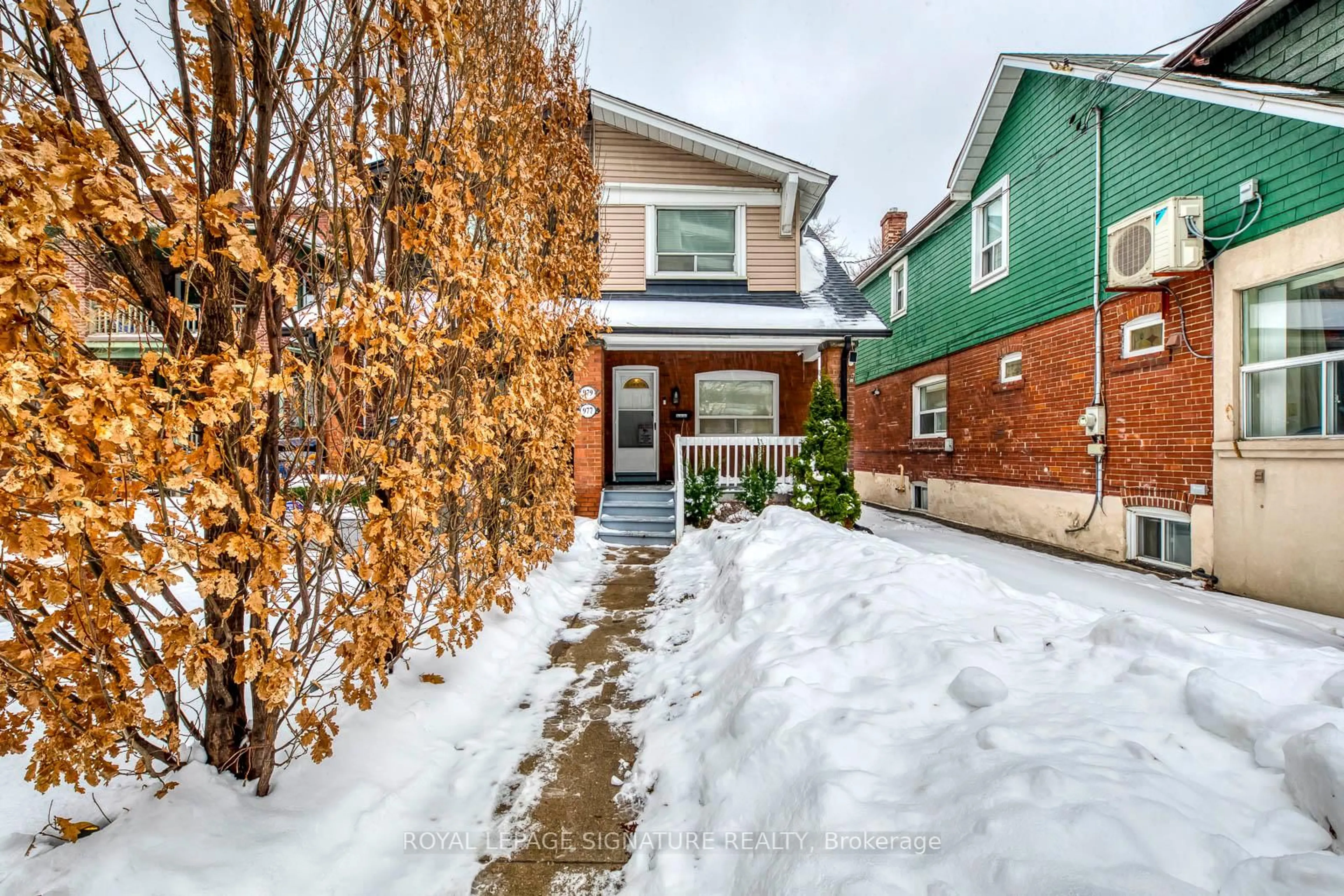 Unknown for 977 Broadview Ave, Toronto Ontario M4K 2R9