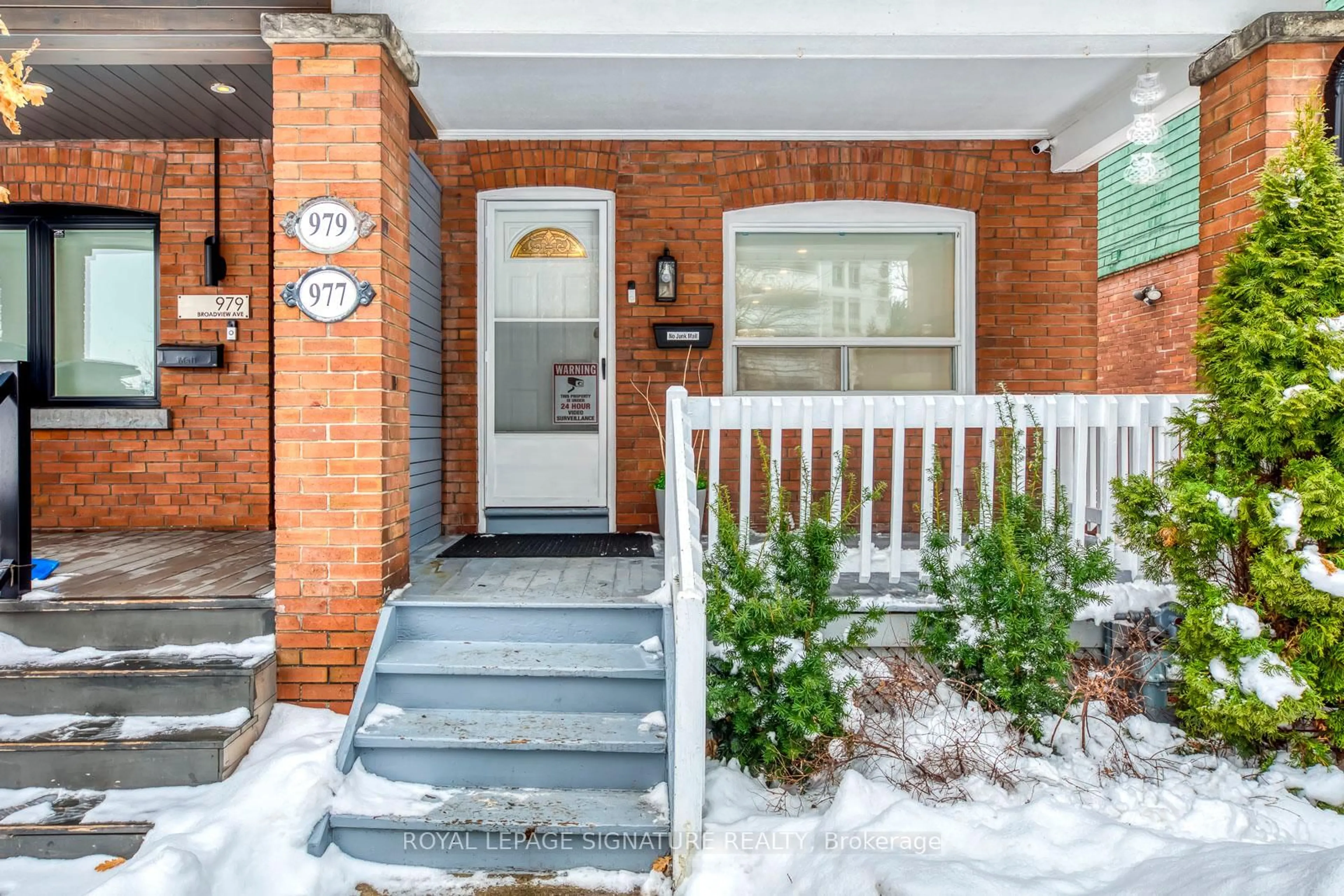 Unknown for 977 Broadview Ave, Toronto Ontario M4K 2R9