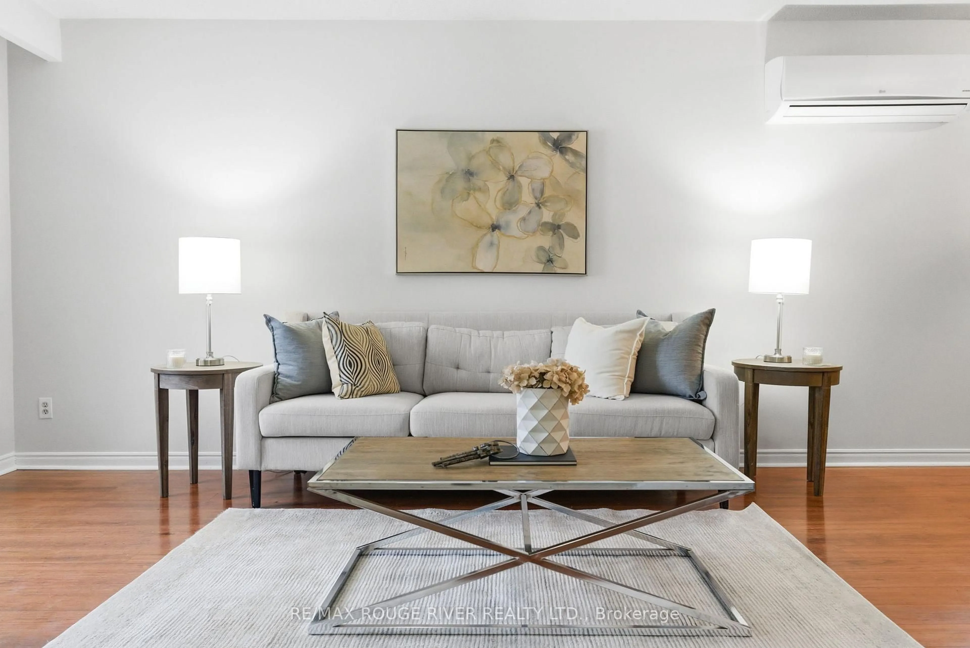 Living room with furniture, unknown for 610 Bermuda Crt, Oshawa Ontario L1J 6J6