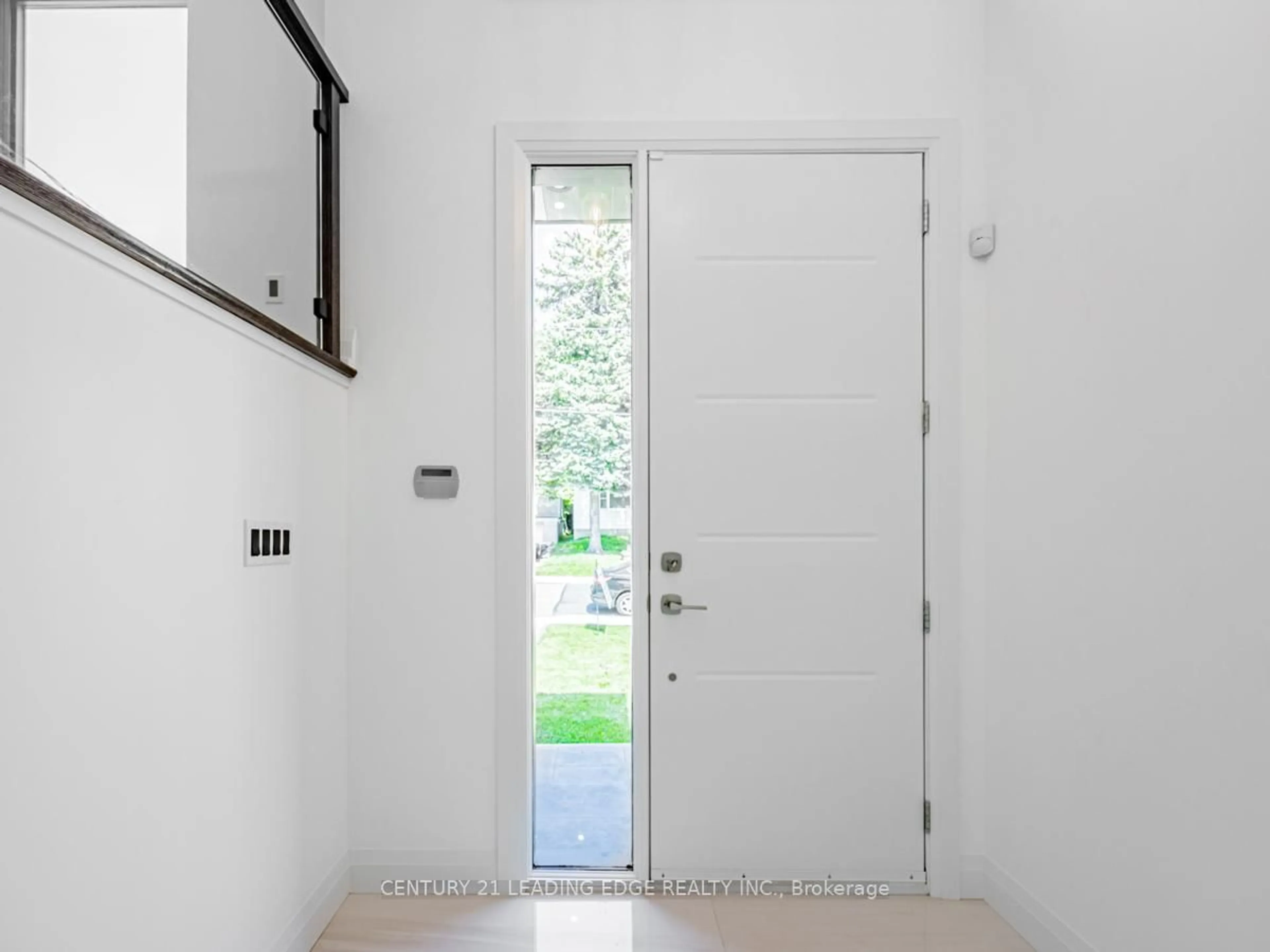 Indoor entryway for 48B Maybourne Ave, Toronto Ontario M1L 2V9