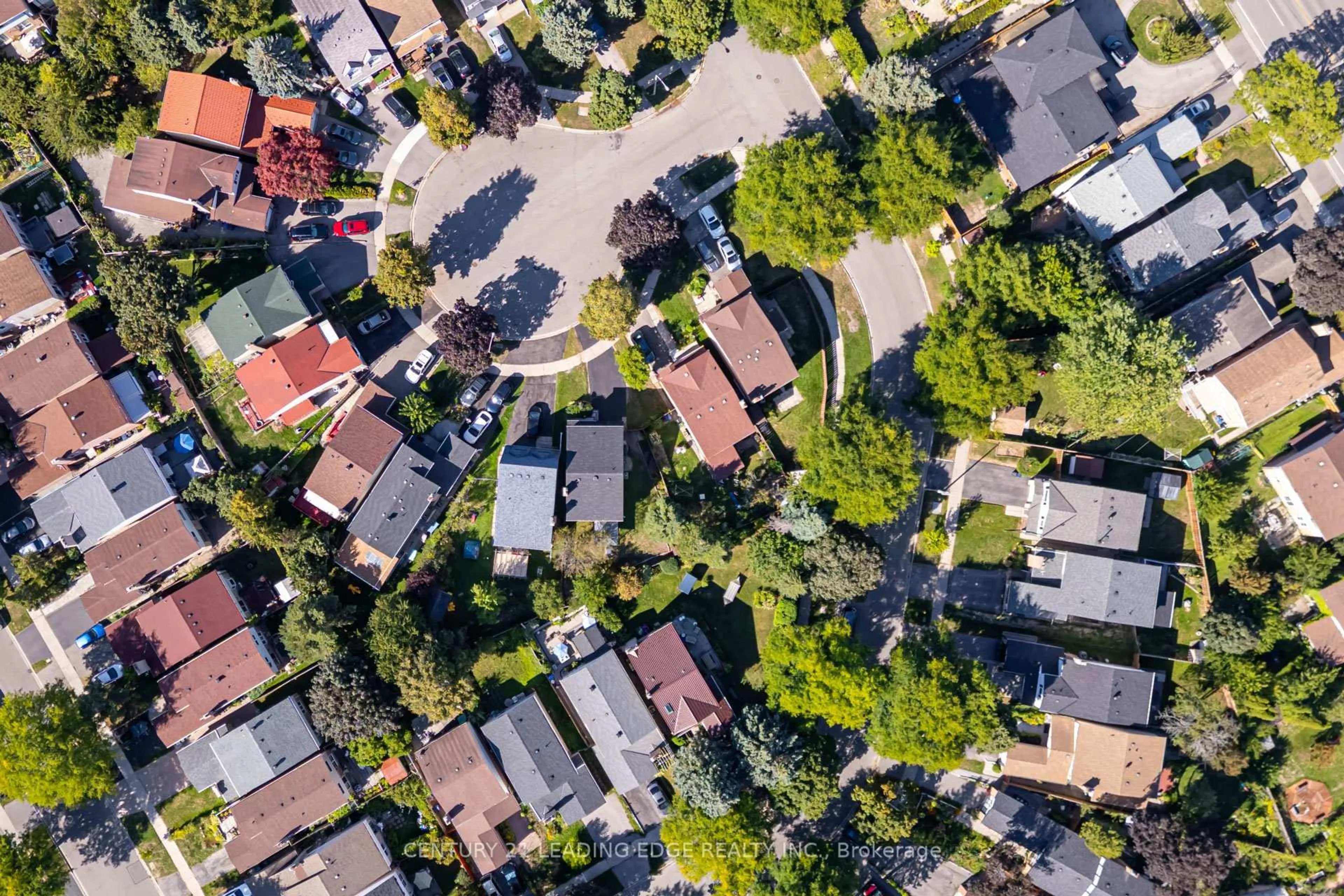 A pic from outside/outdoor area/front of a property/back of a property/a pic from drone, street for 6 Wheaton Grve, Toronto Ontario M1J 3L5