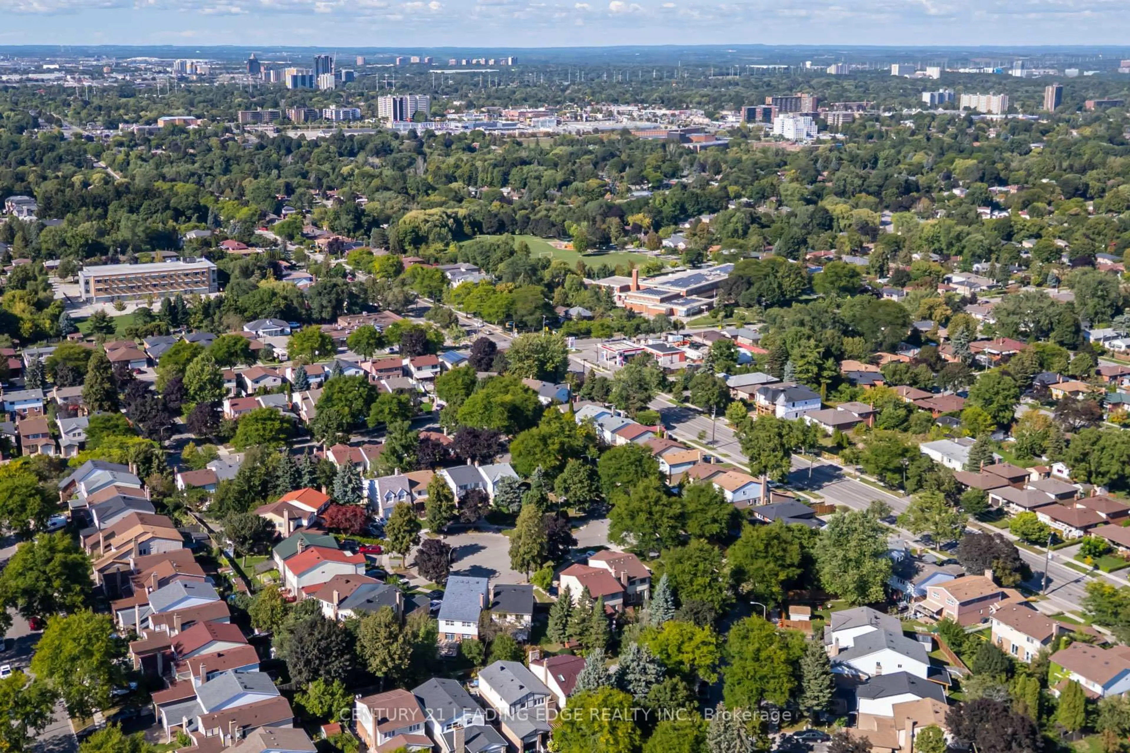 A pic from outside/outdoor area/front of a property/back of a property/a pic from drone, street for 6 Wheaton Grve, Toronto Ontario M1J 3L5