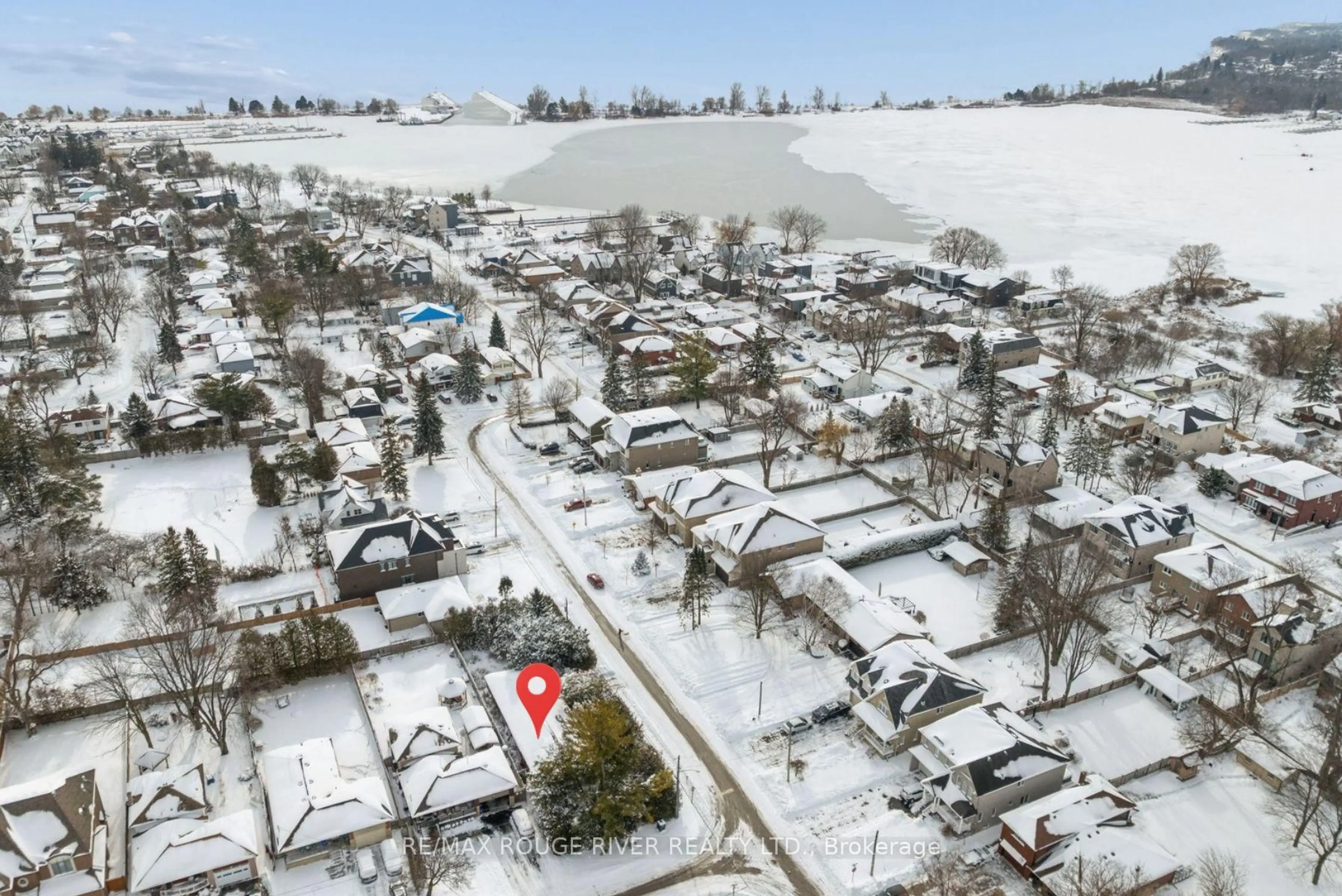 A pic from outside/outdoor area/front of a property/back of a property/a pic from drone, street for 1277 Old Orchard Ave, Pickering Ontario L1W 1G1