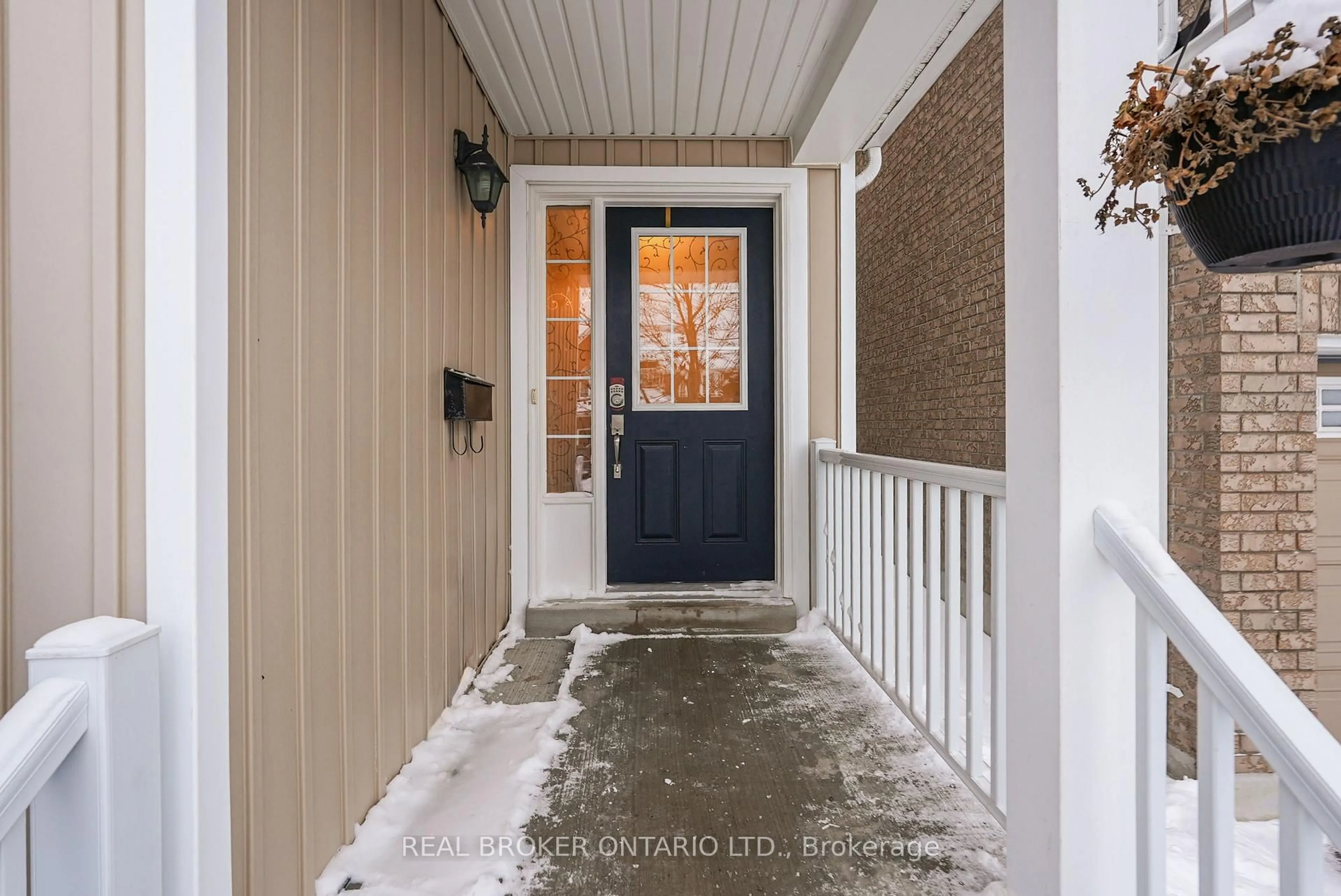 Indoor entryway for 1432 Arborwood Dr, Oshawa Ontario L1K 2R2