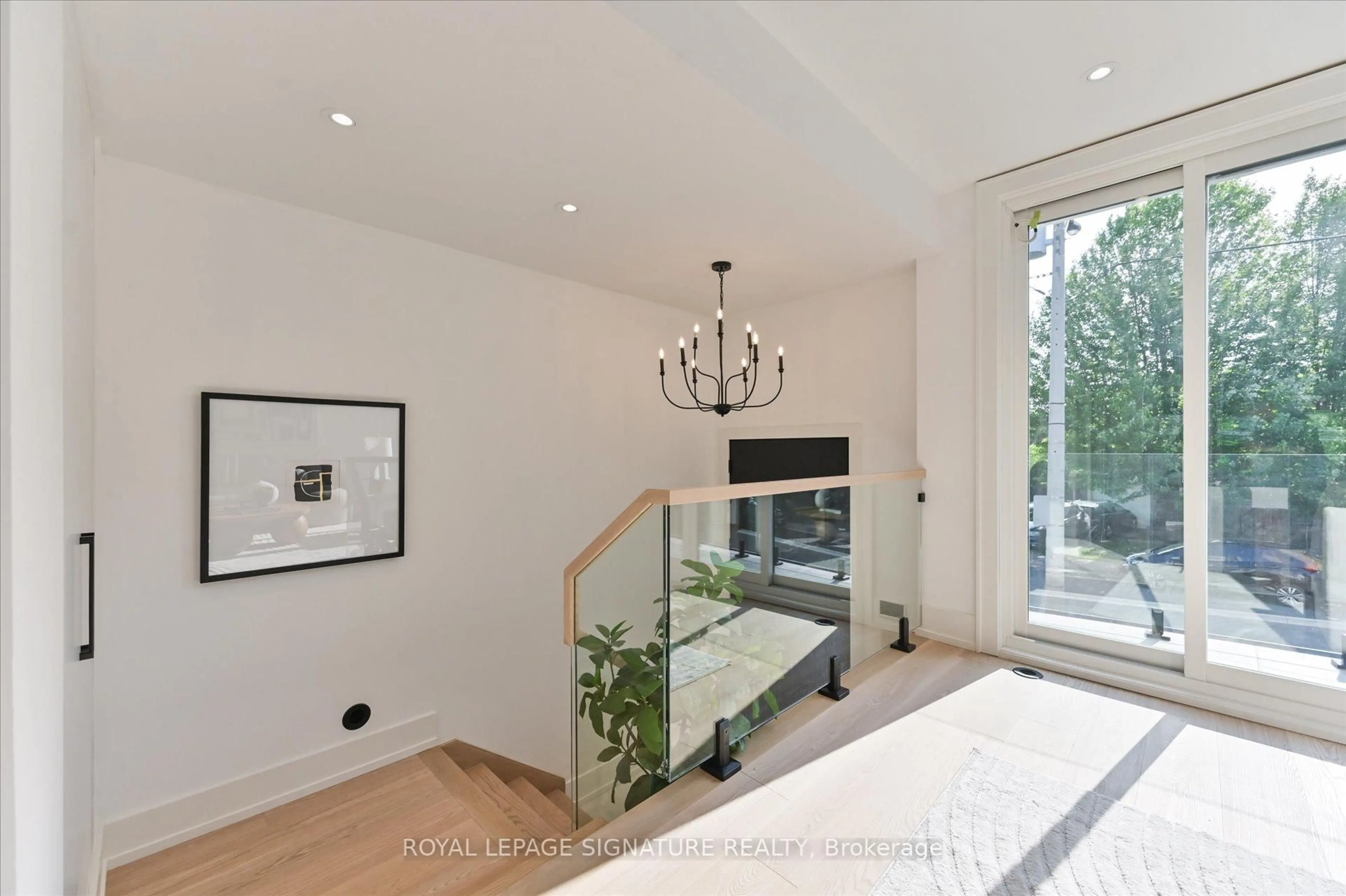 Unknown for 24 Elmsdale Rd, Toronto Ontario M4J 3M4