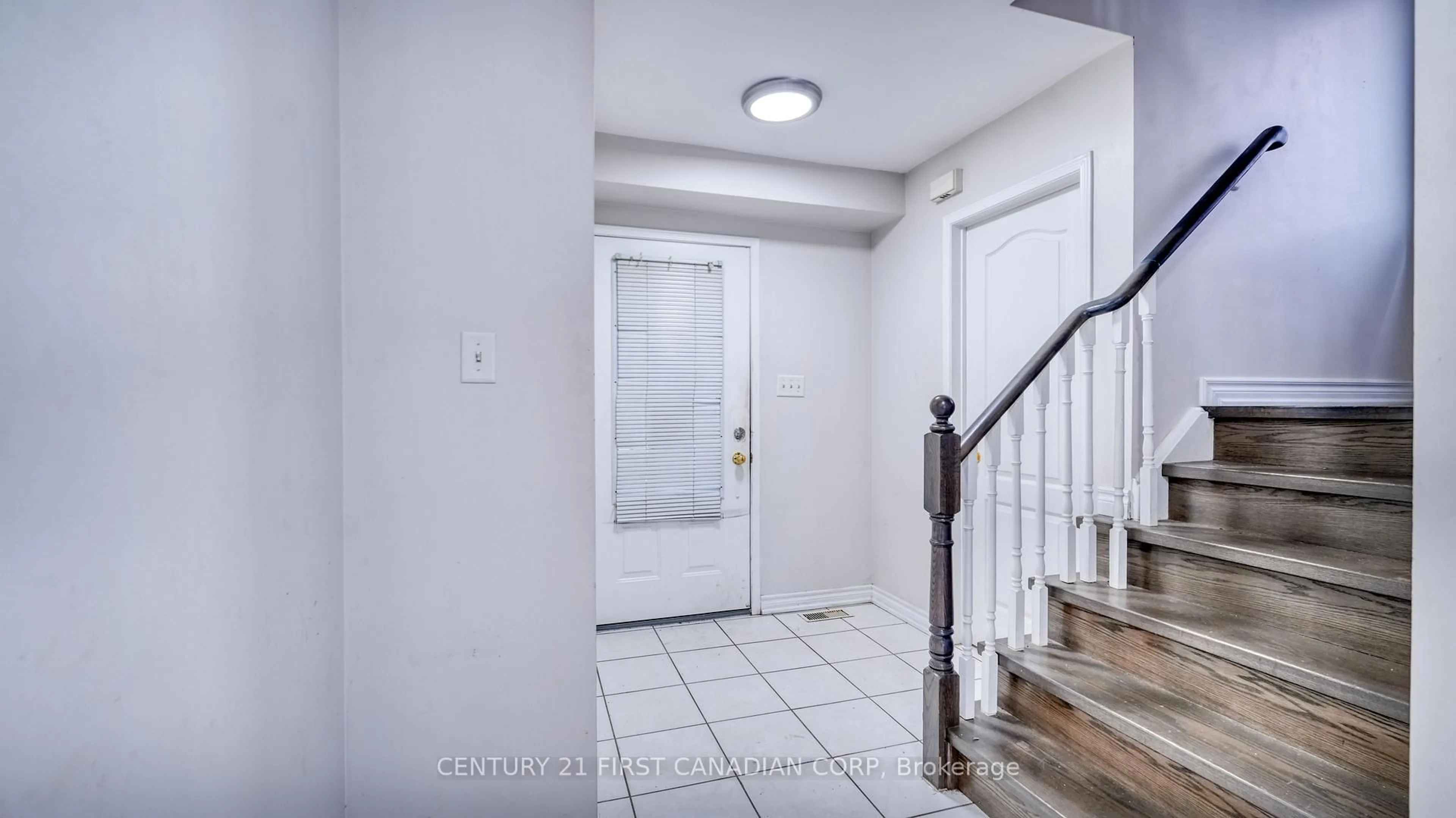 Indoor entryway for 1973 Secretariat Pl, Oshawa Ontario L1L 1C7