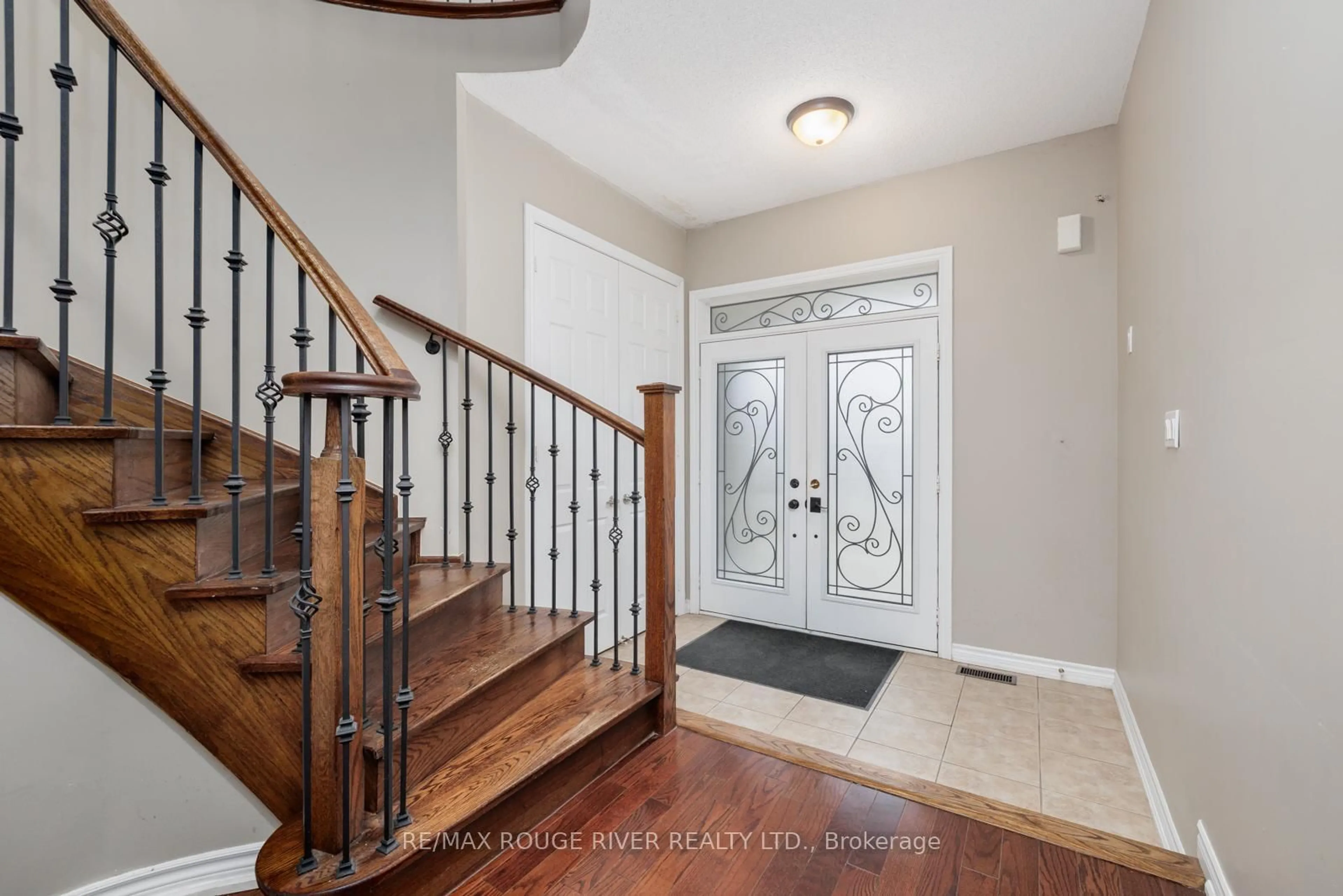 Indoor entryway for 34 Harry Gay Dr, Clarington Ontario L1E 0B2