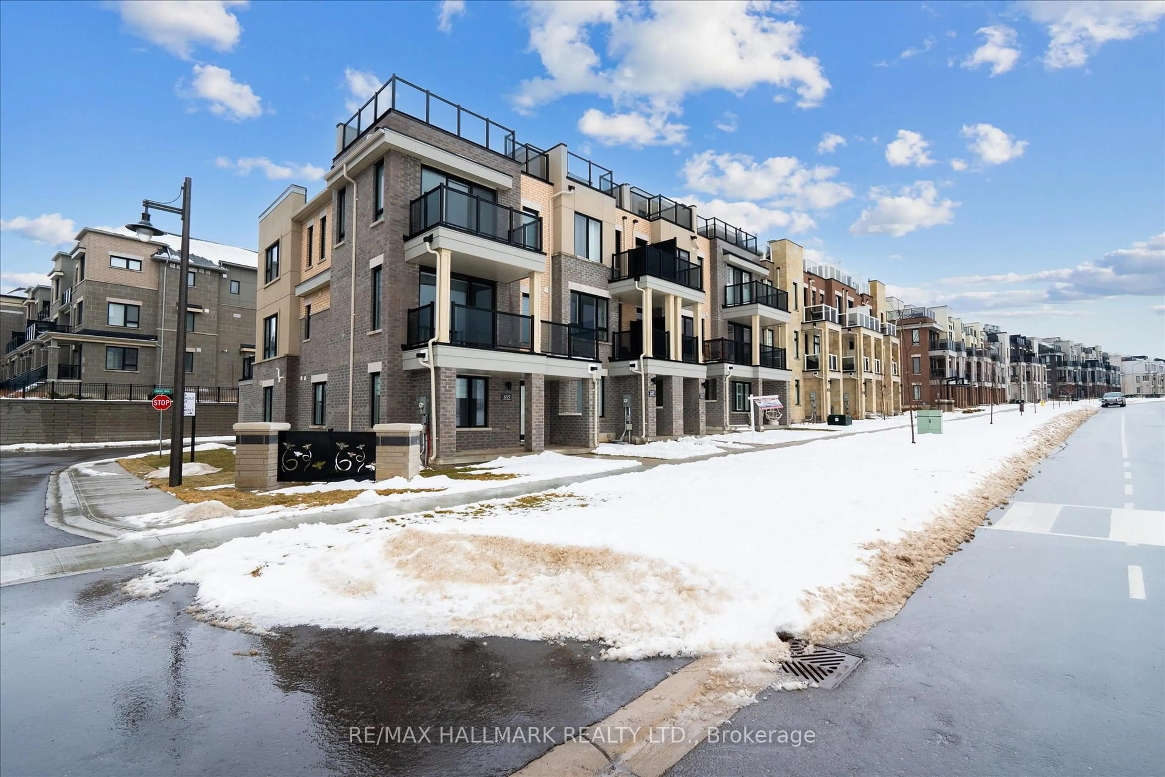 A pic from outside/outdoor area/front of a property/back of a property/a pic from drone, street for 613 Port Darlington Rd, Clarington Ontario L1C 3K5