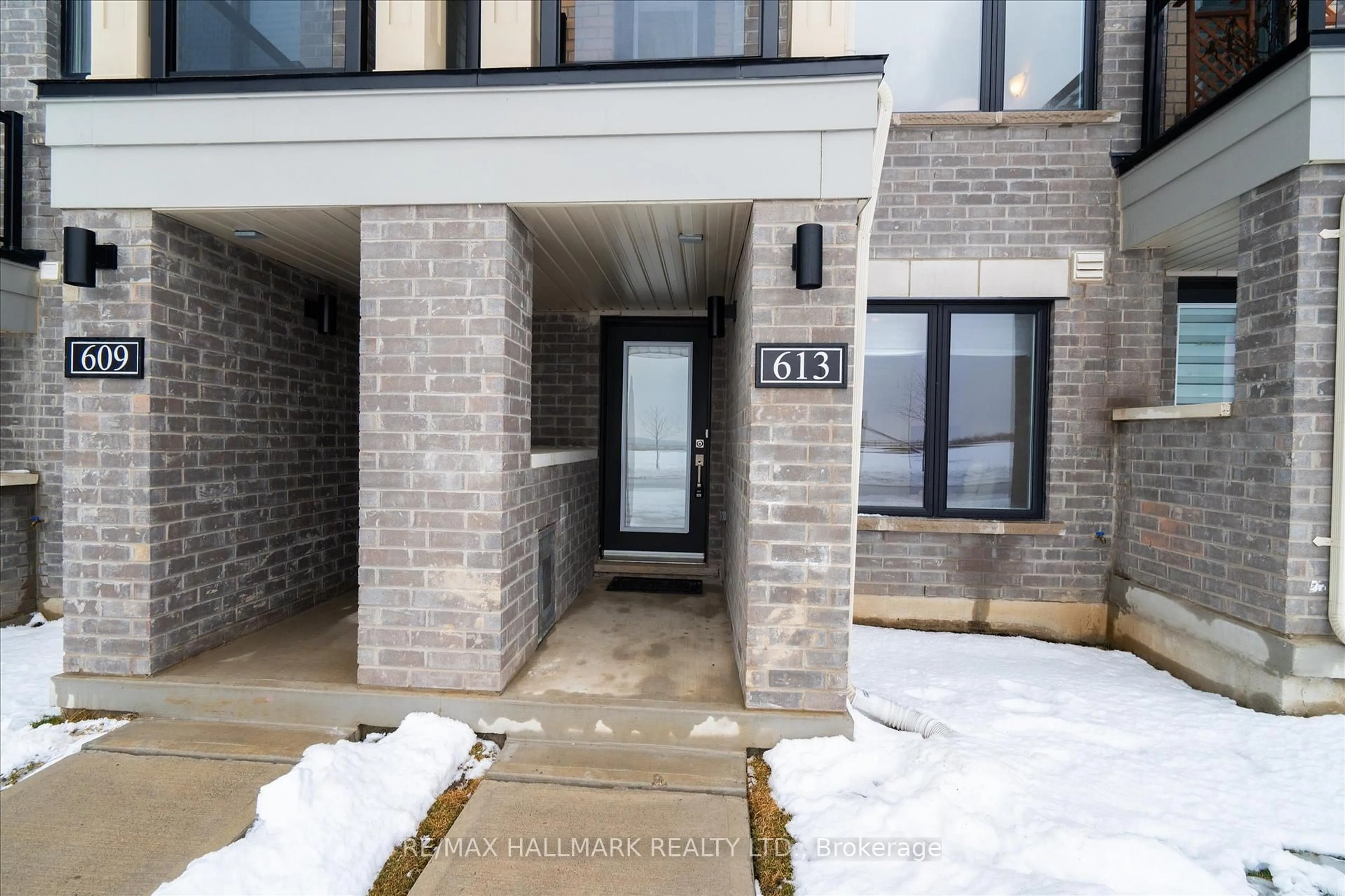 Indoor entryway for 613 Port Darlington Rd, Clarington Ontario L1C 3K5