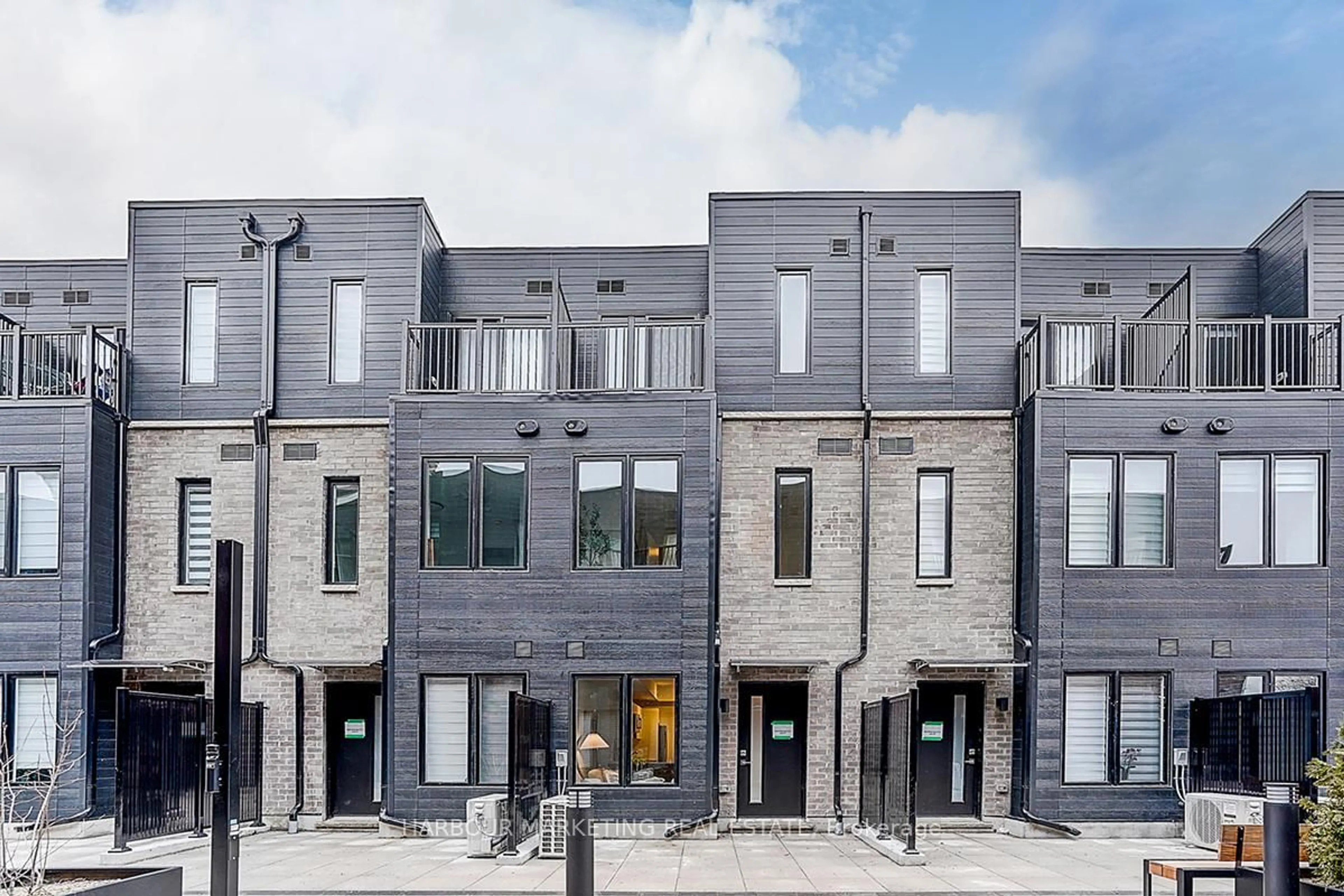 Unknown for 3079 Pharmacy Ave #27, Toronto Ontario M1T 1H8