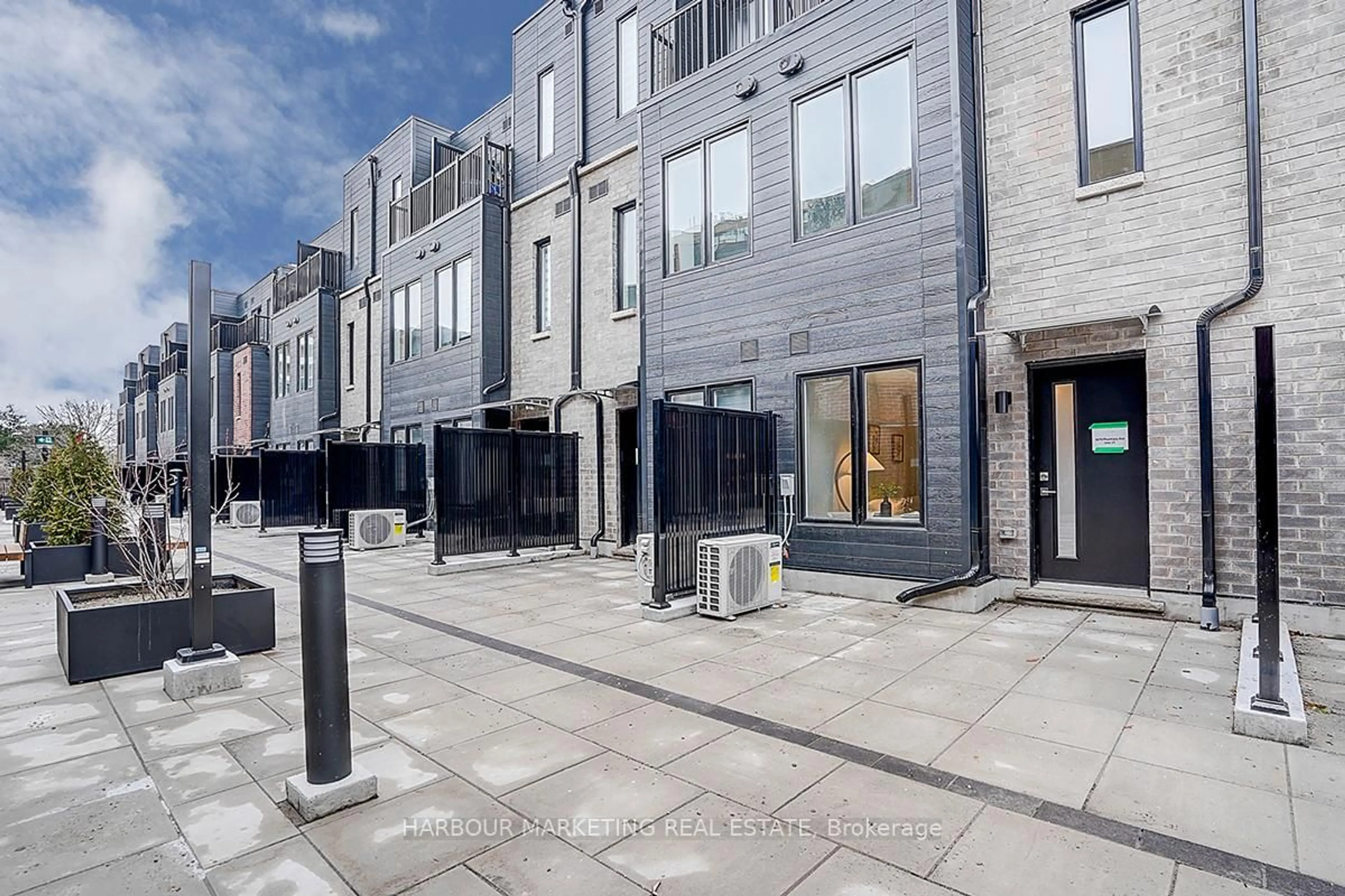 A pic from outside/outdoor area/front of a property/back of a property/a pic from drone, street for 3079 Pharmacy Ave #27, Toronto Ontario M1T 1H8