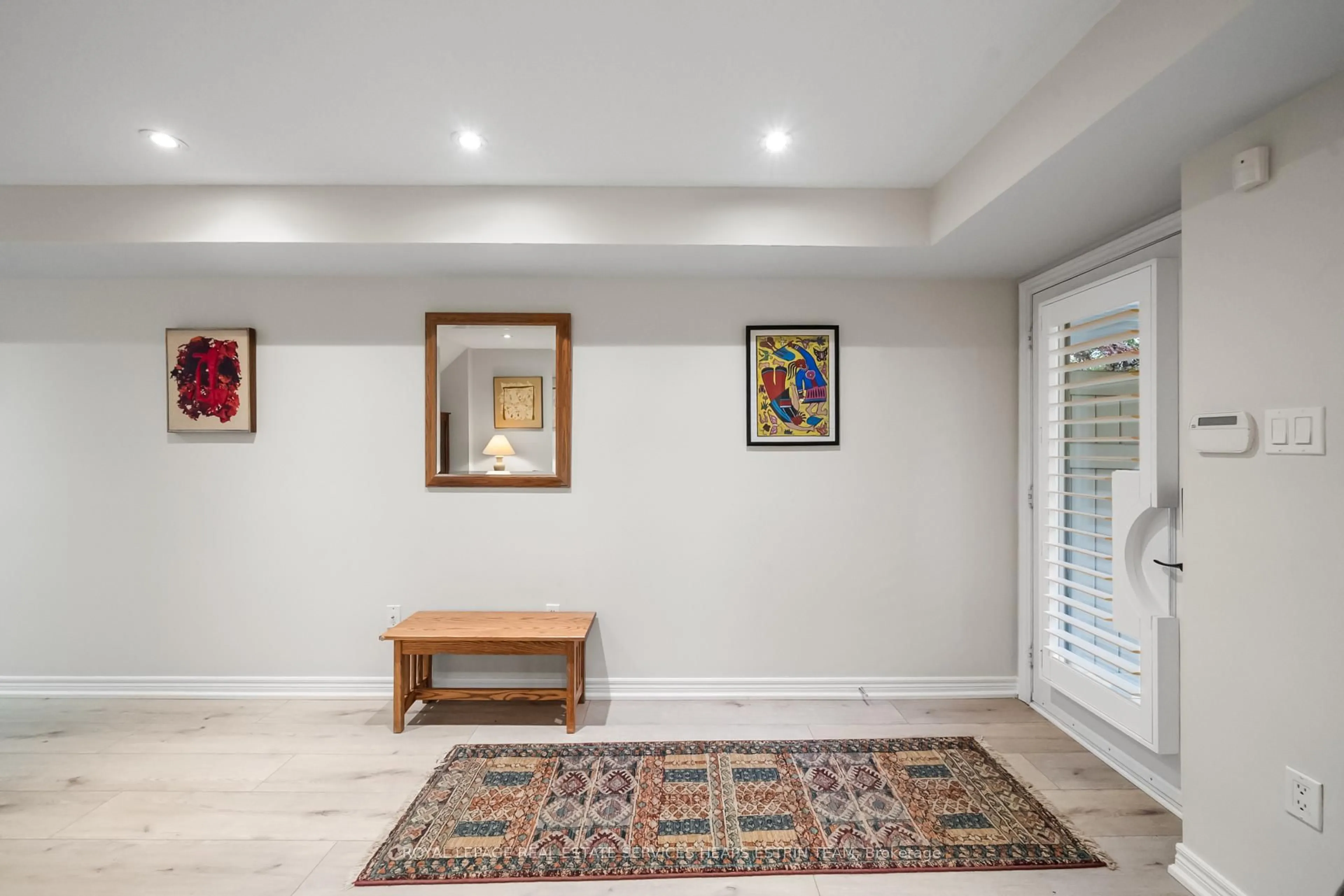 Indoor foyer for 84 Woodbine Ave, Toronto Ontario M4L 2A2