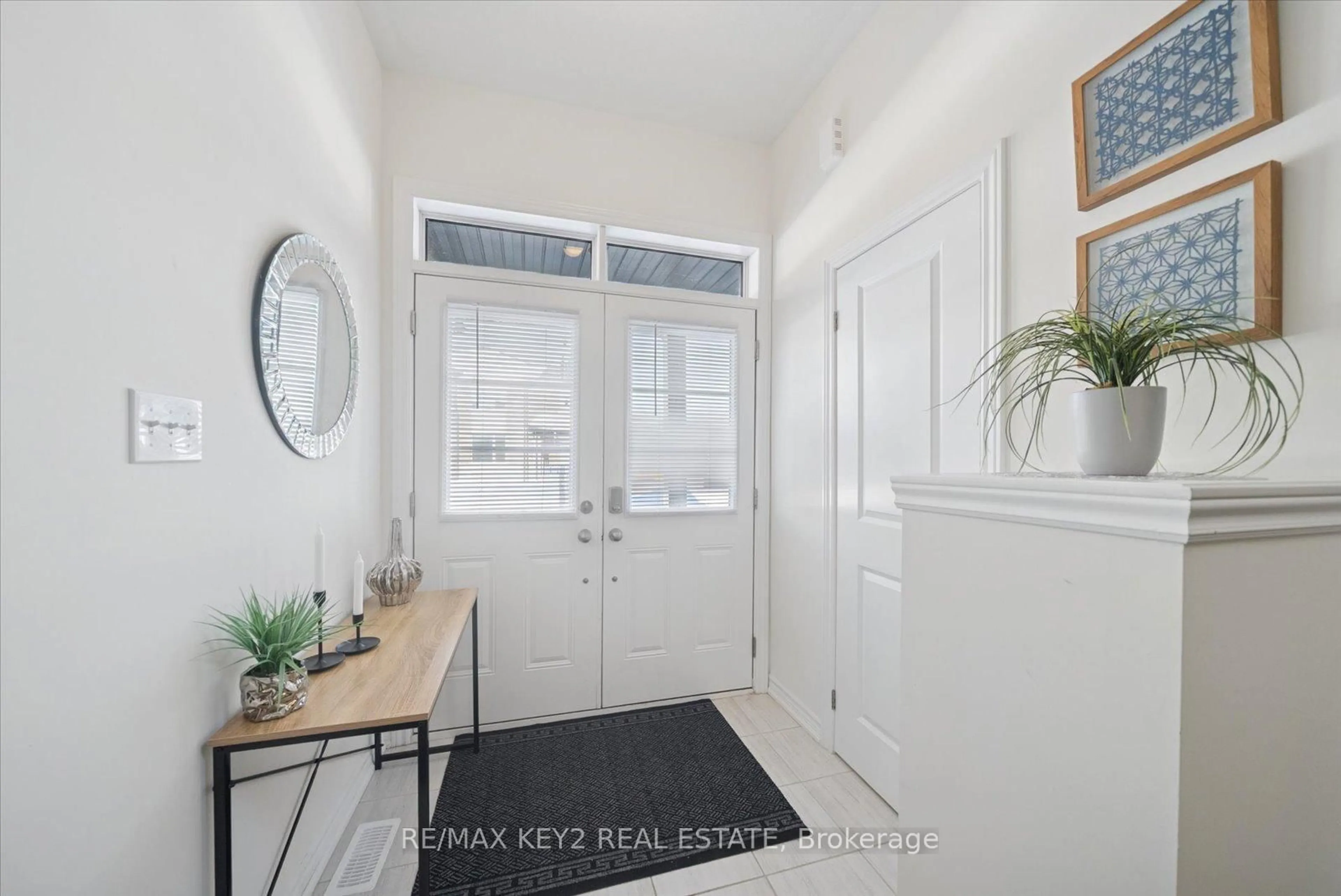 Indoor entryway for 1129 Cameo St, Pickering Ontario L1X 0L7