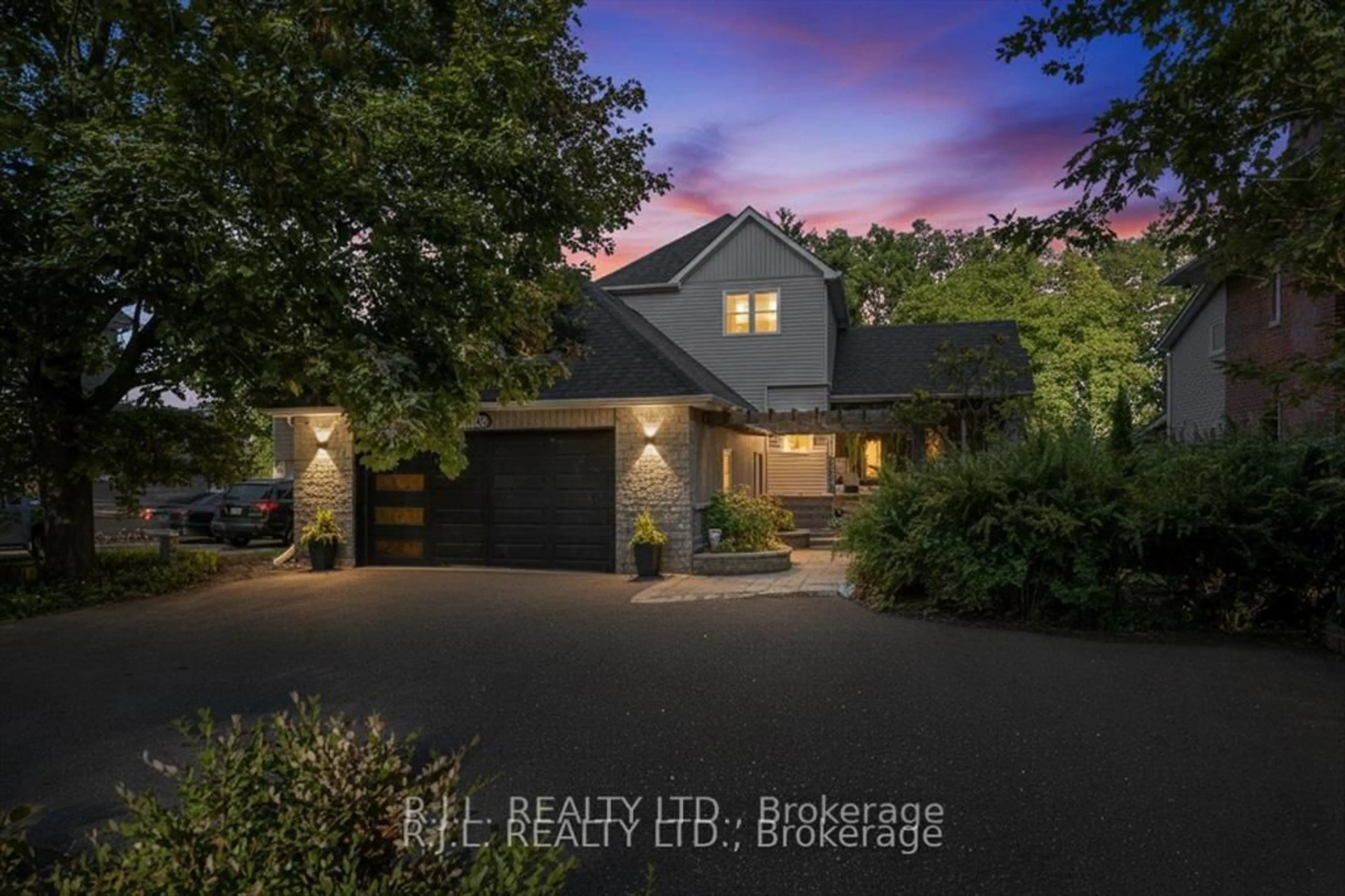 A pic from outside/outdoor area/front of a property/back of a property/a pic from drone, unknown for 115 Beaver St, Clarington Ontario L1B 1H3