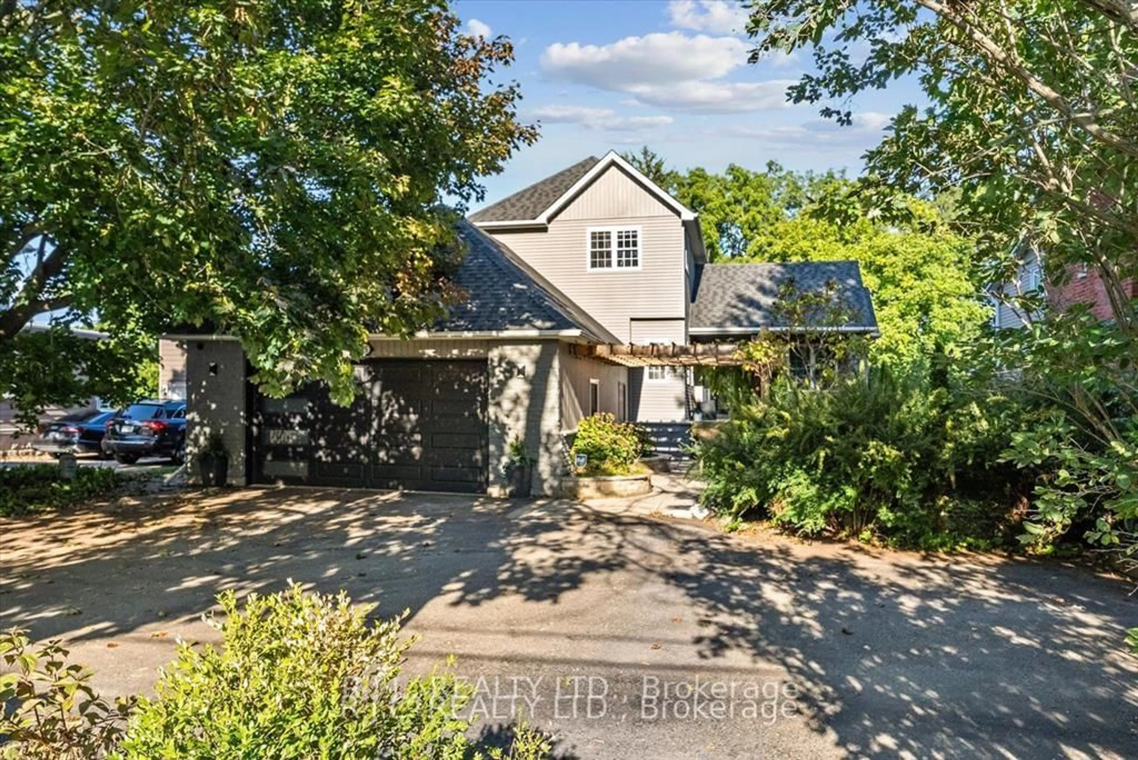 A pic from outside/outdoor area/front of a property/back of a property/a pic from drone, street for 115 Beaver St, Clarington Ontario L1B 1H3