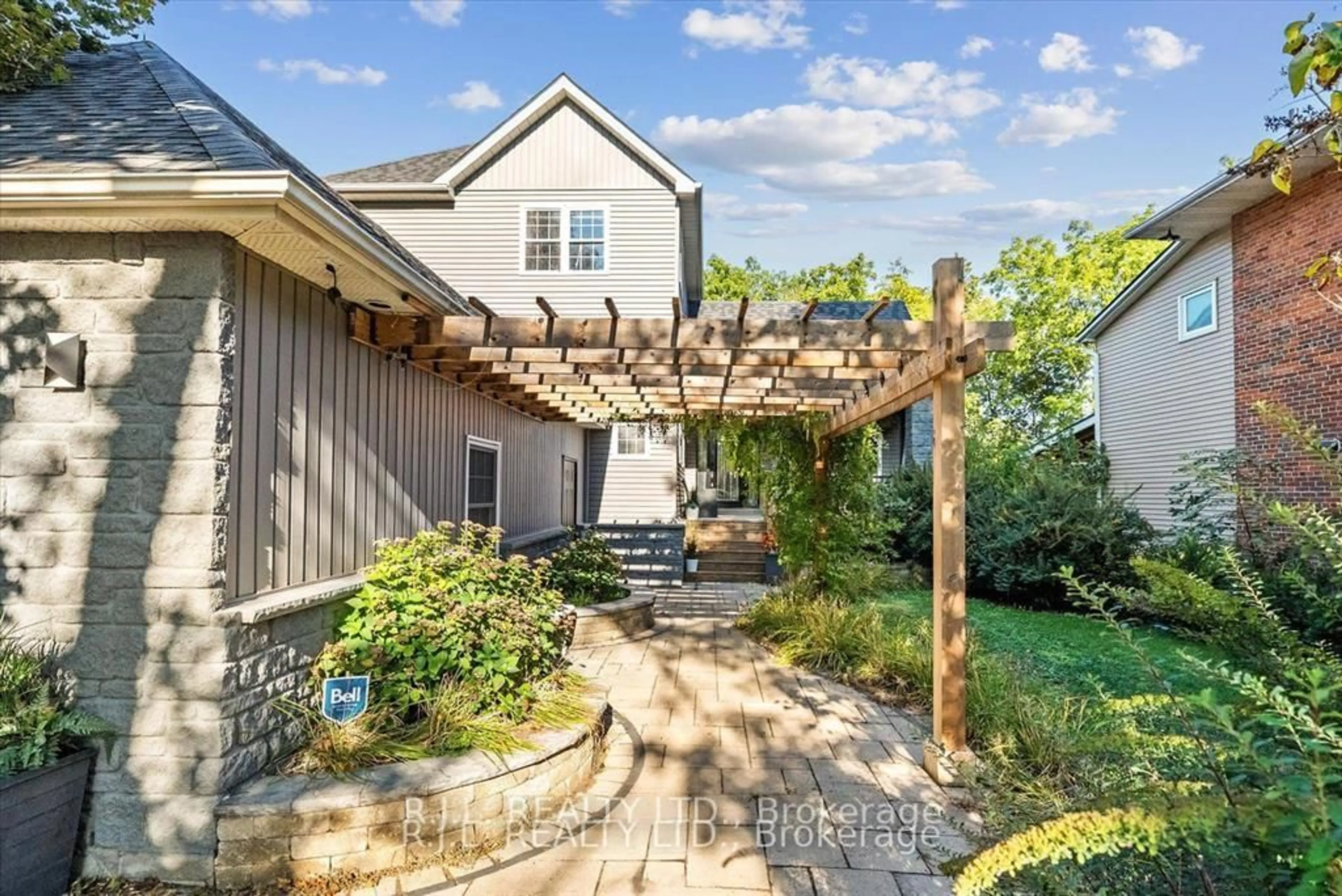 Unknown for 115 Beaver St, Clarington Ontario L1B 1H3