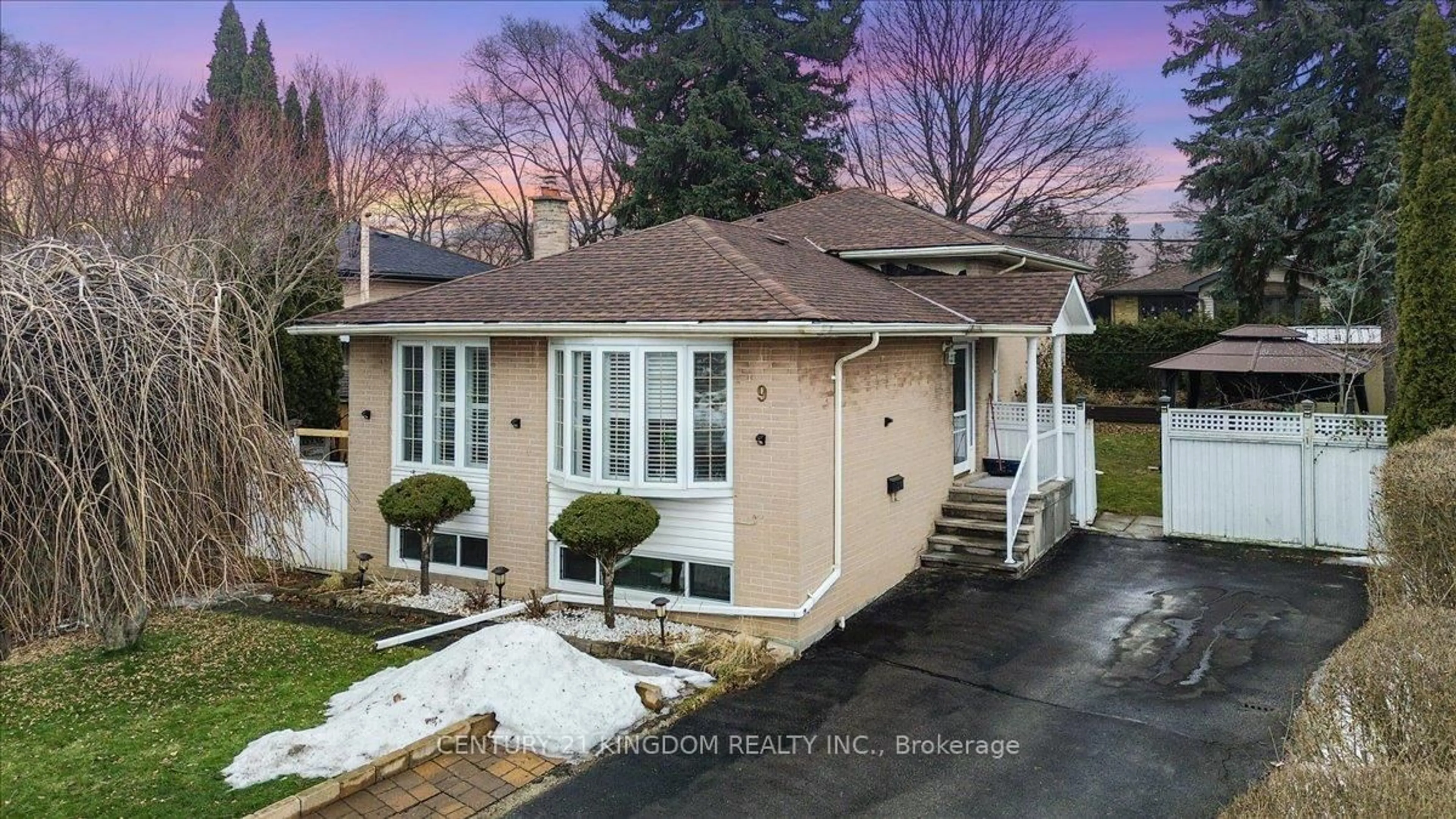 A pic from outside/outdoor area/front of a property/back of a property/a pic from drone, street for 9 Durrington Cres, Toronto Ontario M1P 4G4