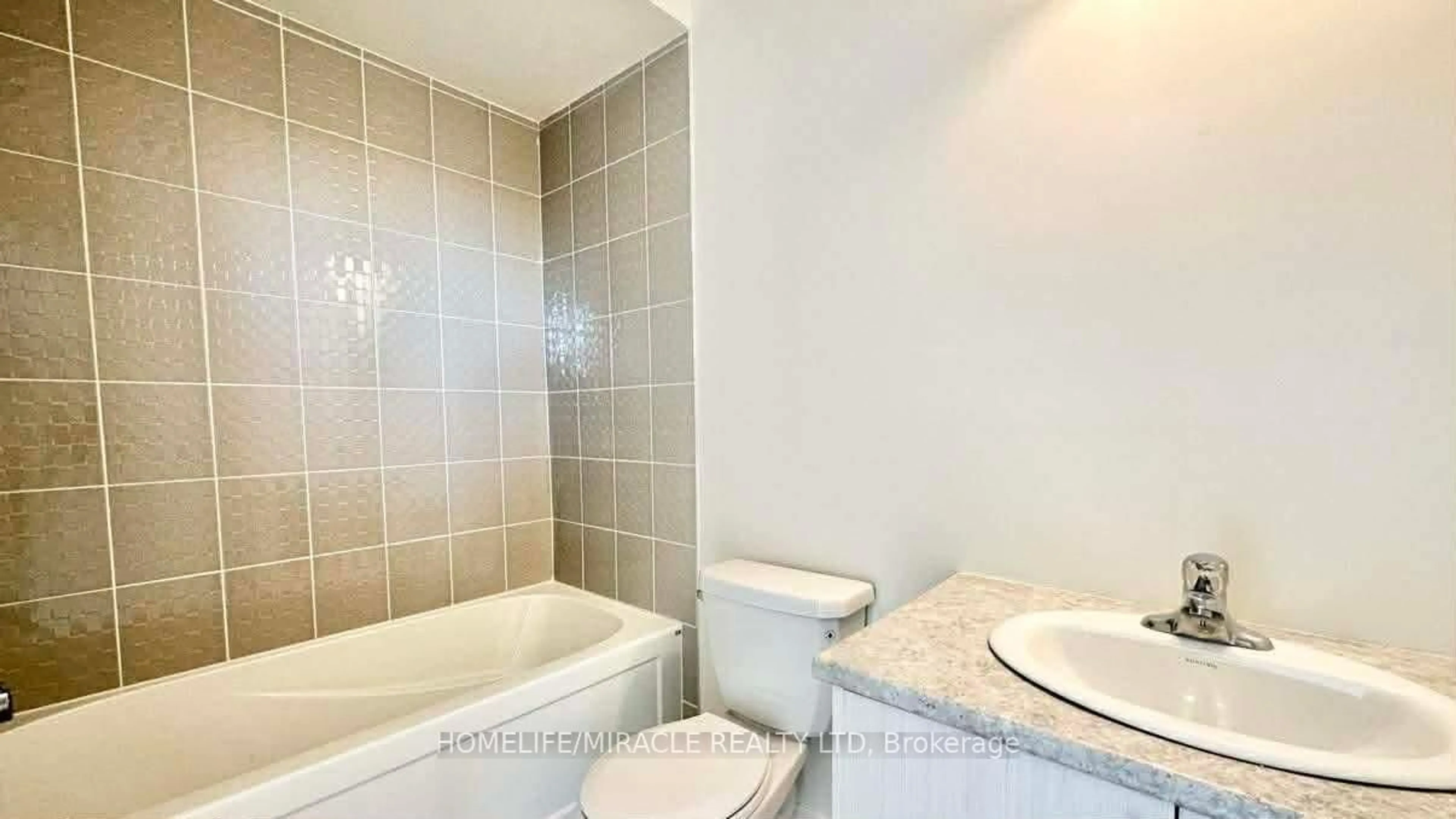 Standard bathroom, ceramic/tile floor for 432 Okanagan Path, Oshawa Ontario L1H 0B1