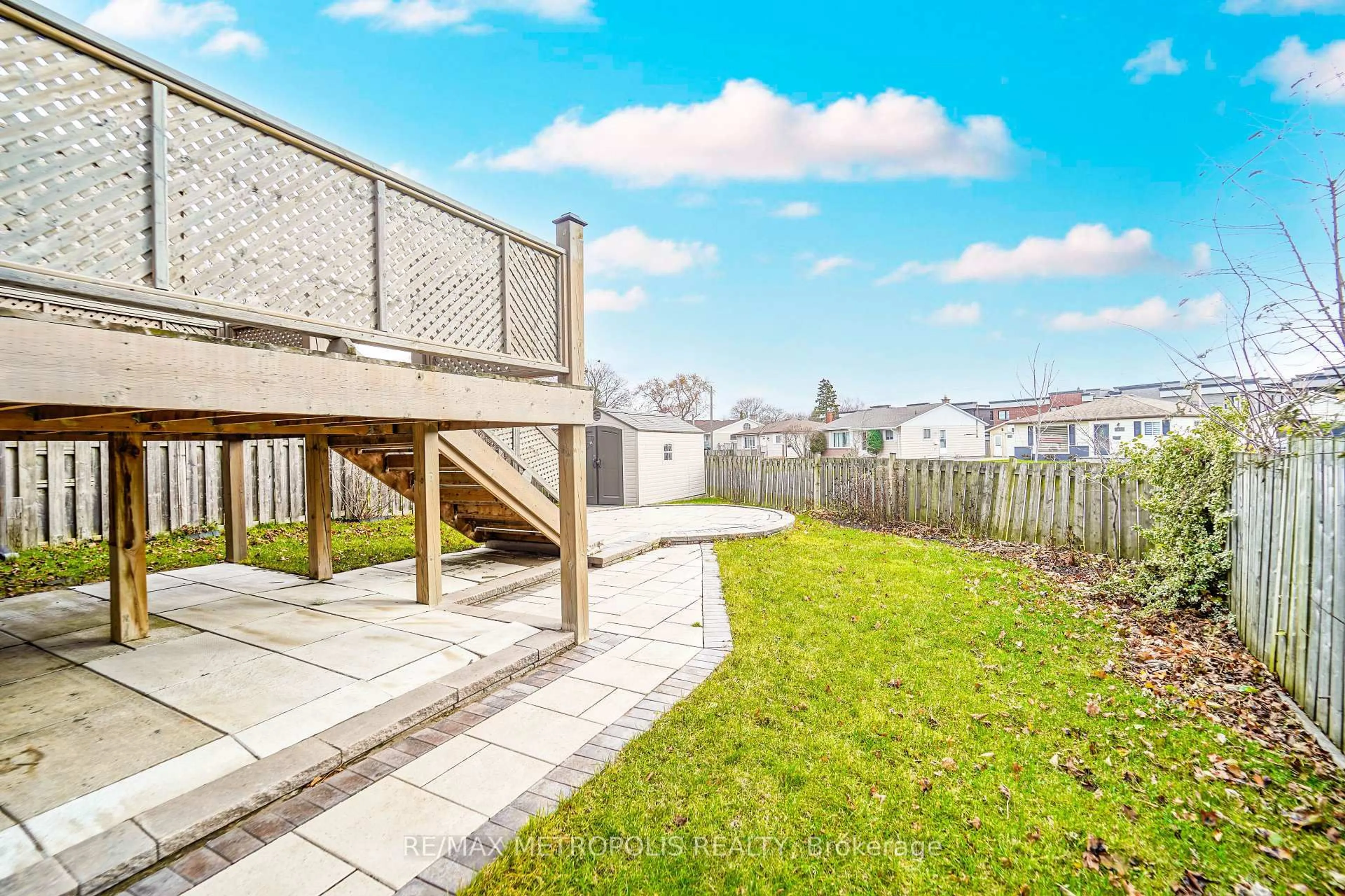 Patio, unknown for 1319 Luna Crt, Pickering Ontario L1W 3C3