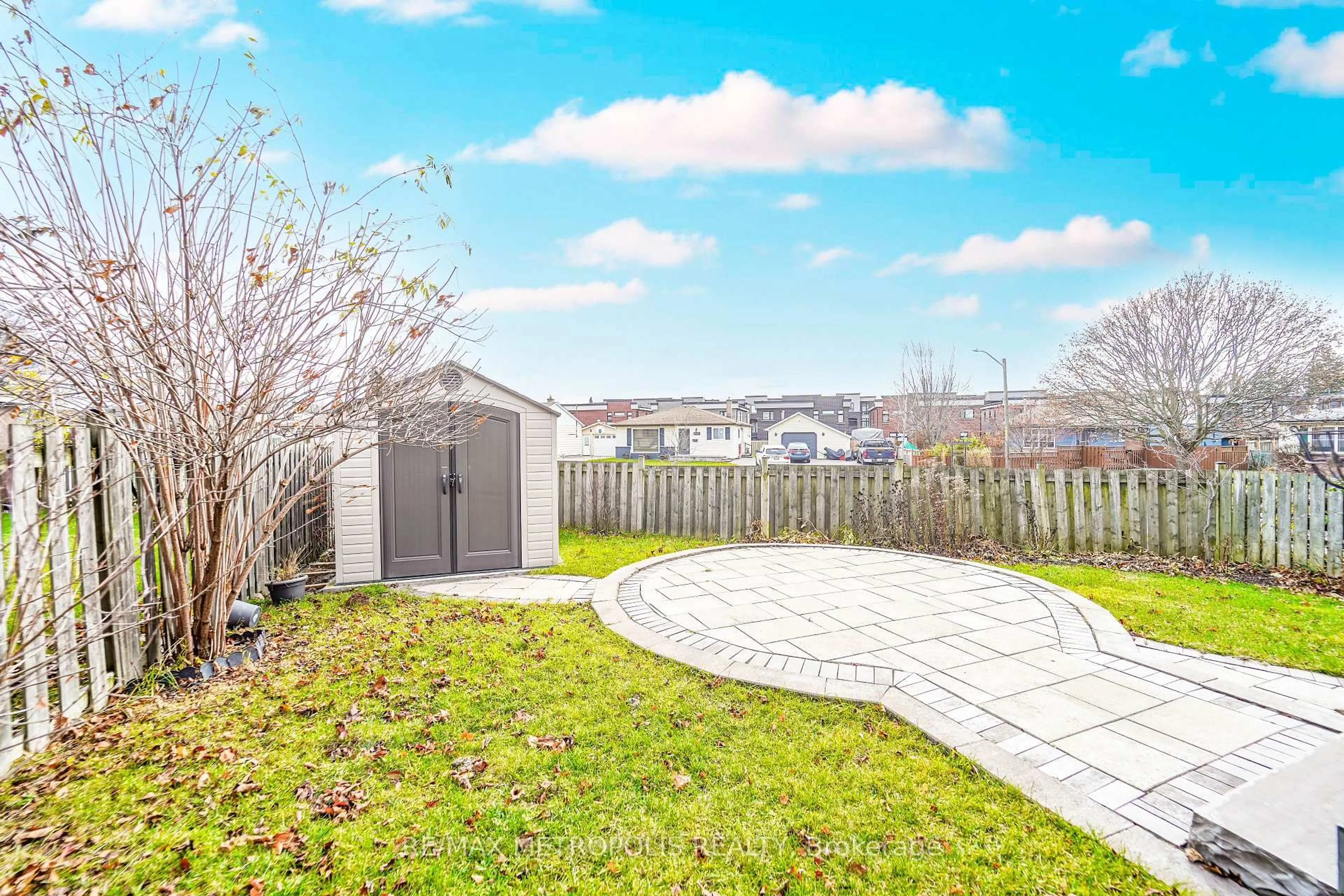 A pic from outside/outdoor area/front of a property/back of a property/a pic from drone, street for 1319 Luna Crt, Pickering Ontario L1W 3C3