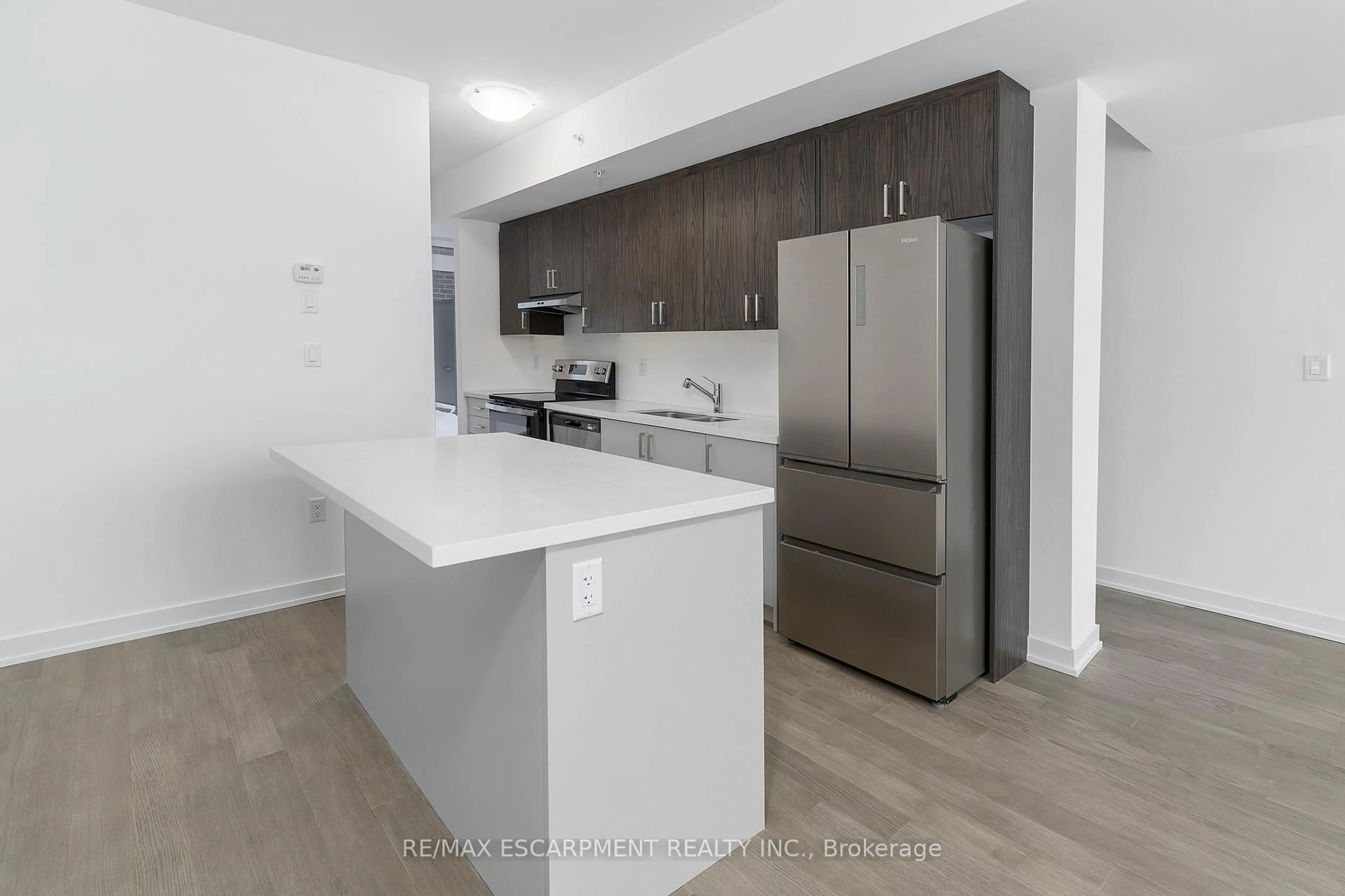 Open concept kitchen, unknown for 188 Angus Dr #23, Ajax Ontario L1S 0G5