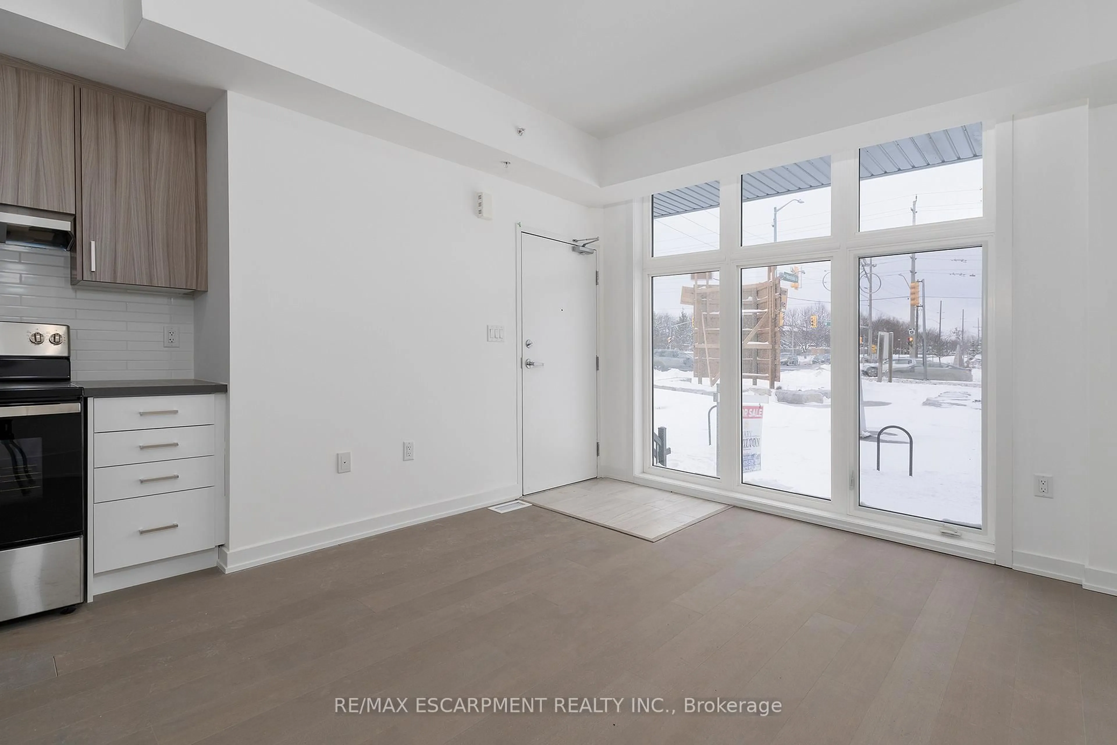 Indoor entryway for 184 Angus Dr #4, Ajax Ontario L1S 0G5