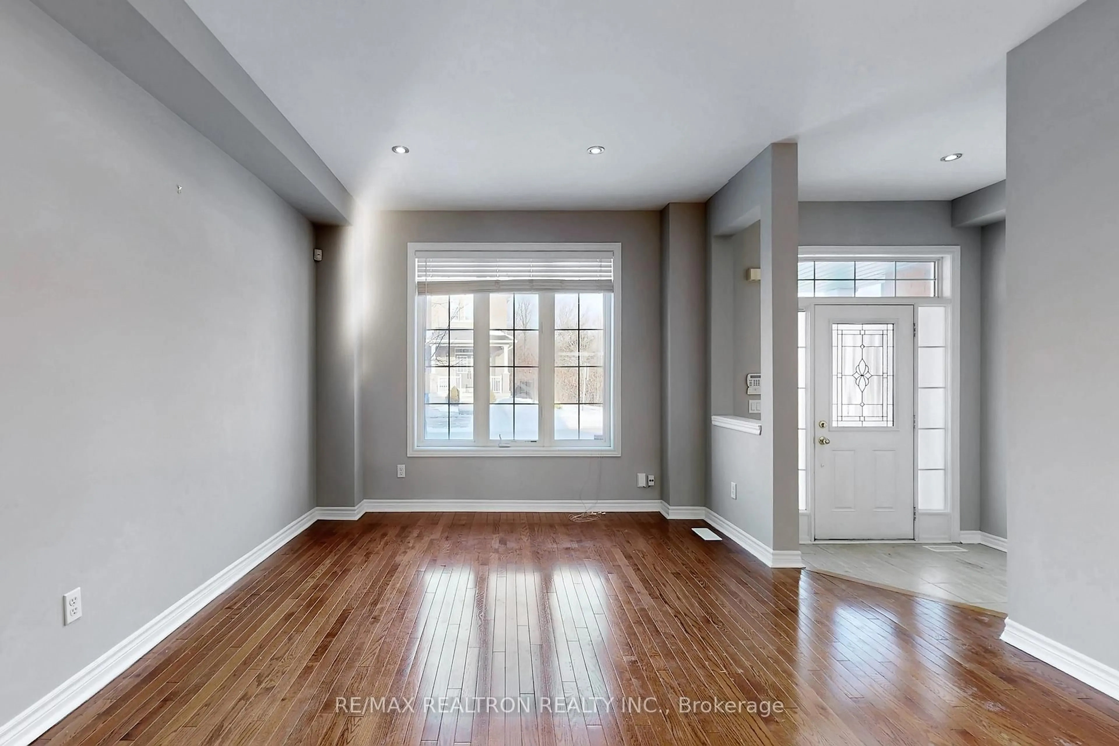 Indoor entryway for 2442 Earl Grey Ave, Pickering Ontario L1X 0B9