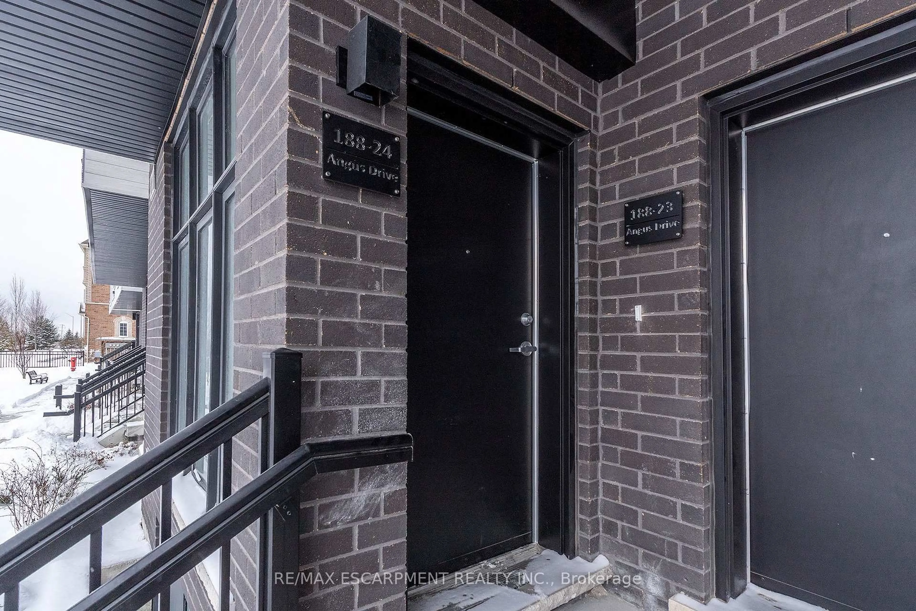 Indoor entryway for 188 Angus Dr #24, Ajax Ontario L1S 0G5