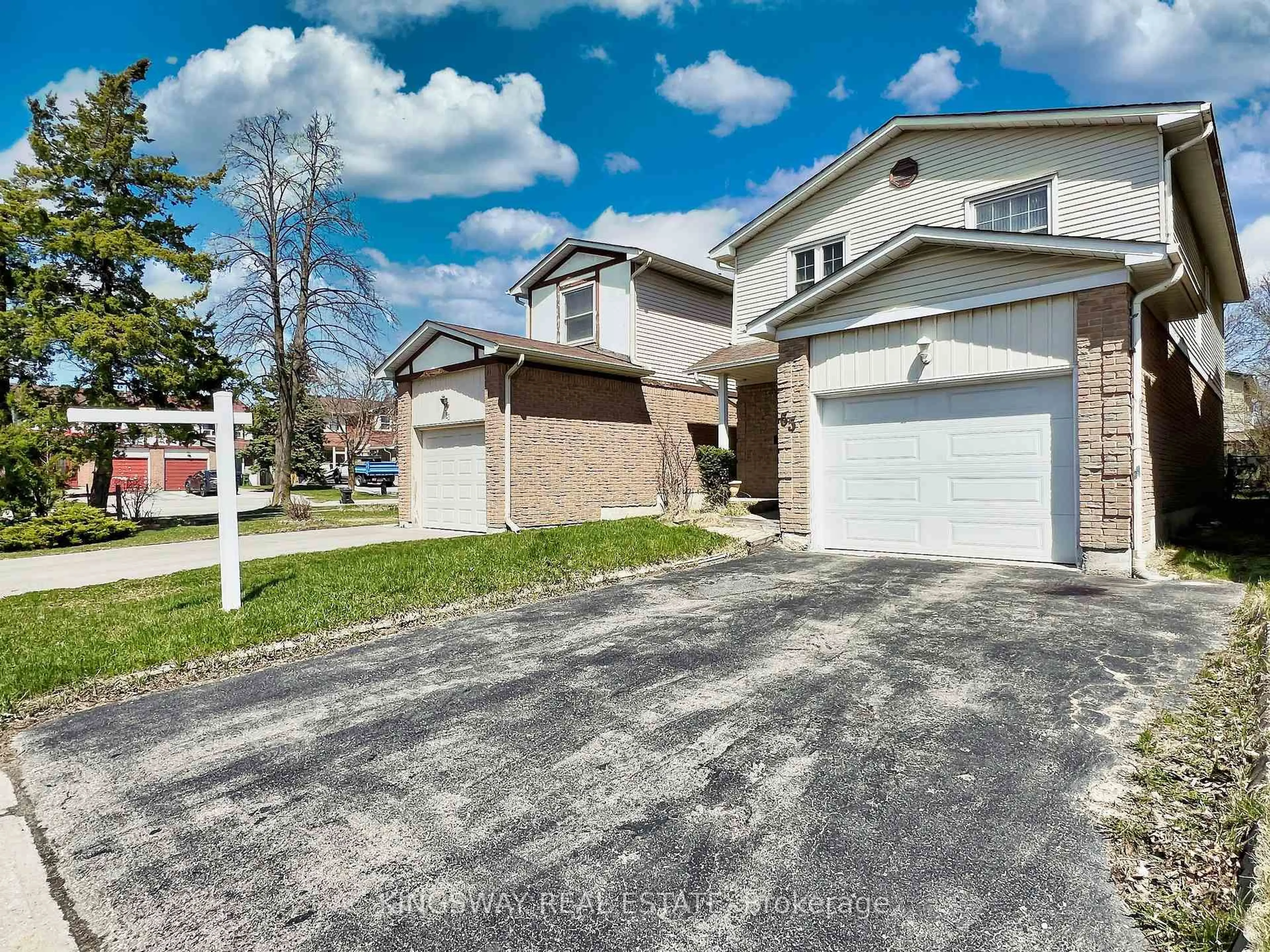 A pic from outside/outdoor area/front of a property/back of a property/a pic from drone, street for 55 Copperwood Sq, Toronto Ontario M1V 2C2