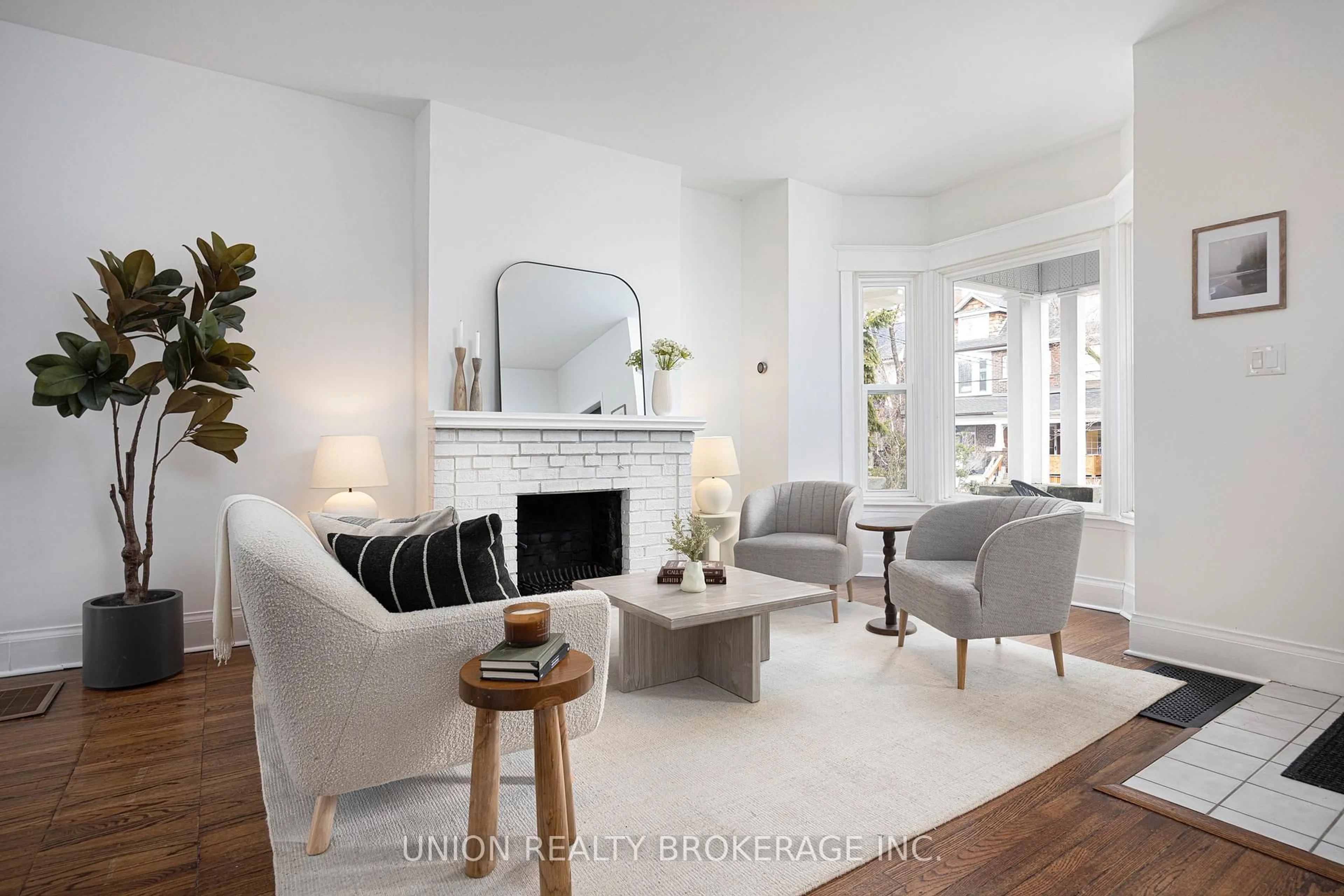 Living room with furniture, unknown for 312 Willow Ave, Toronto Ontario M4E 3K7