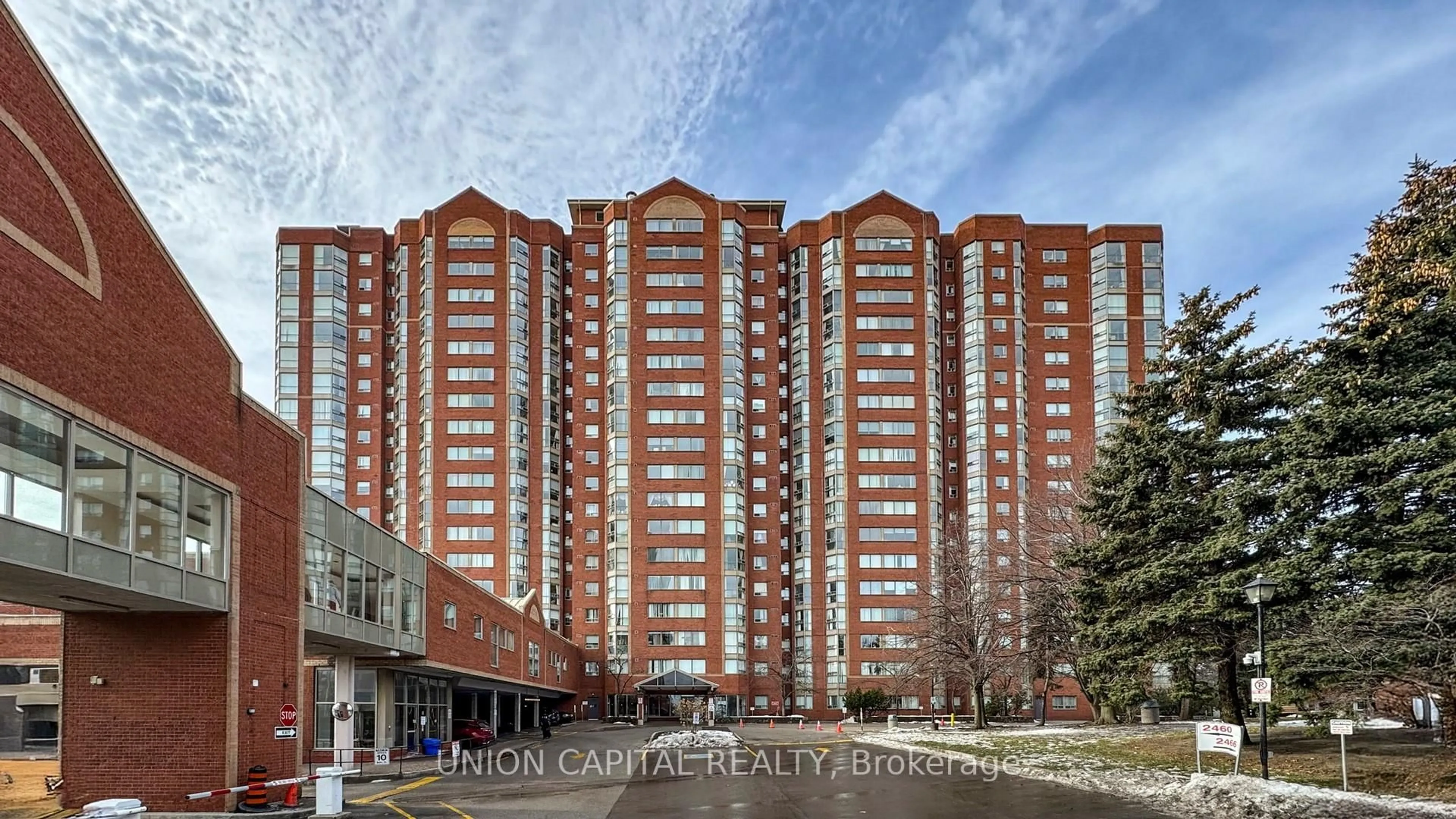 Indoor foyer for 2460 Eglinton Ave #1115, Toronto Ontario M1K 5J7