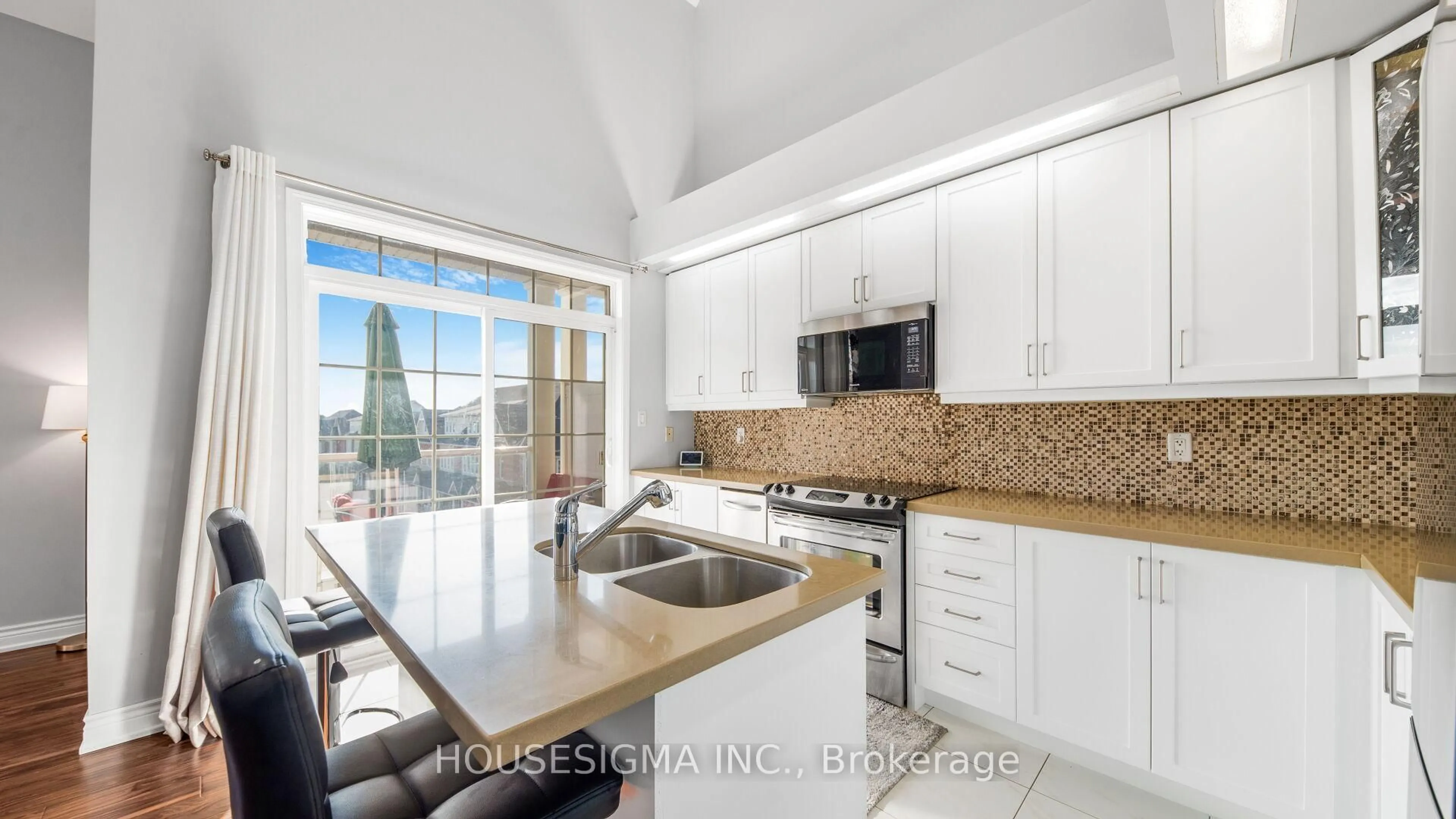 Open concept kitchen, ceramic/tile floor for 18 Lovegrove Lane, Ajax Ontario L1S 0E7