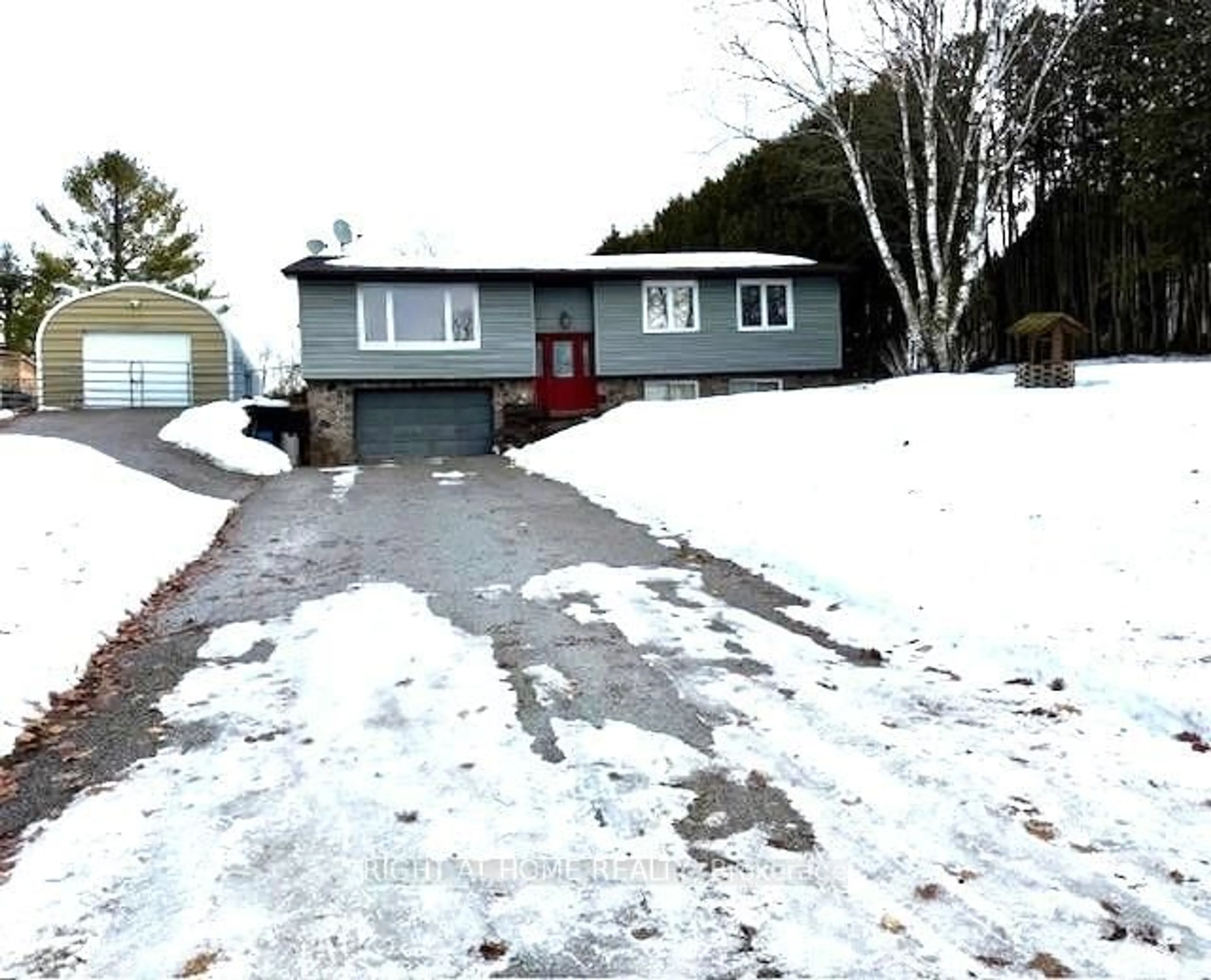 A pic from outside/outdoor area/front of a property/back of a property/a pic from drone, street for 37 Pettet Dr, Scugog Ontario L9L 1B4