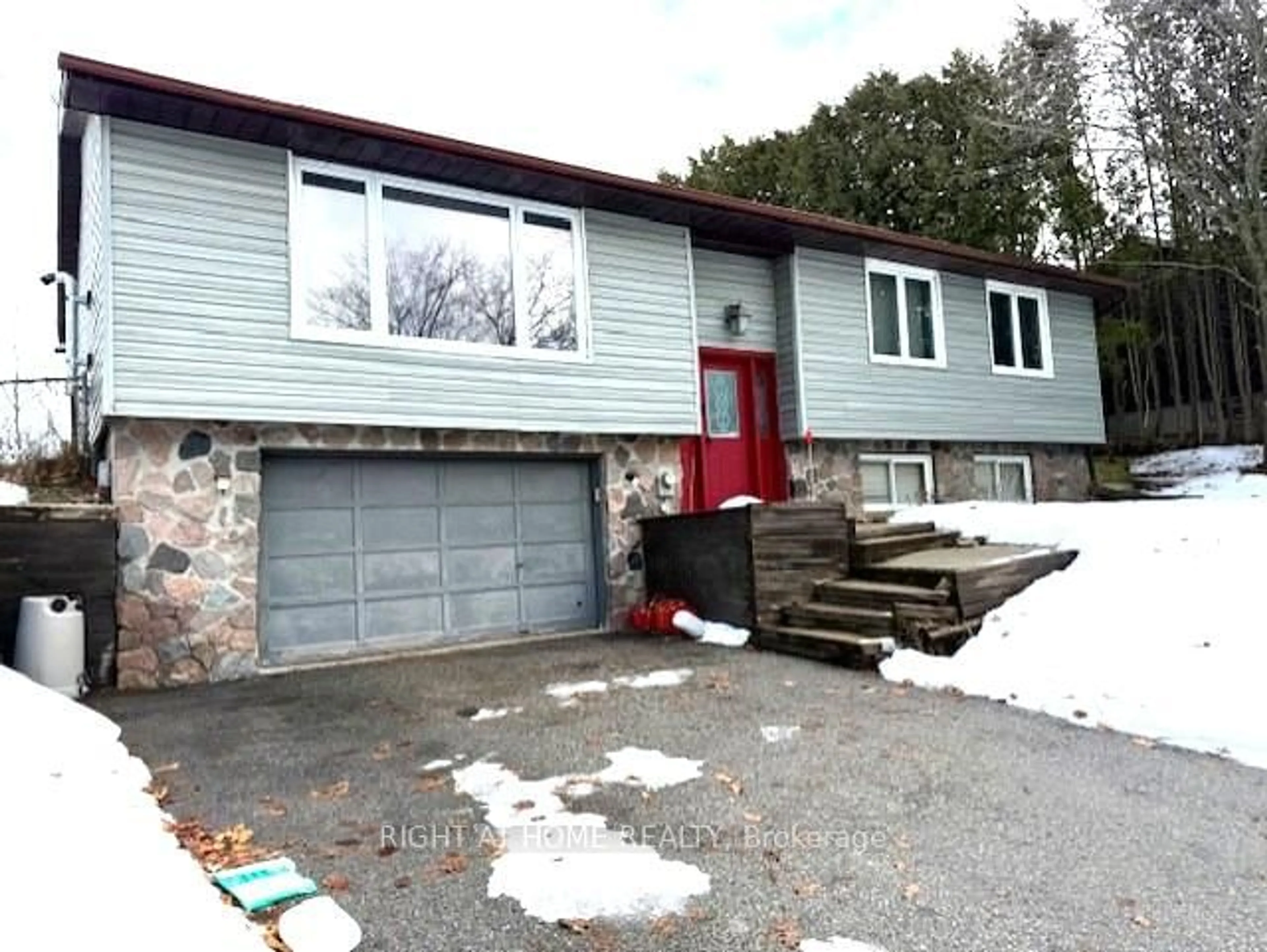 Home with vinyl exterior material, street for 37 Pettet Dr, Scugog Ontario L9L 1B4