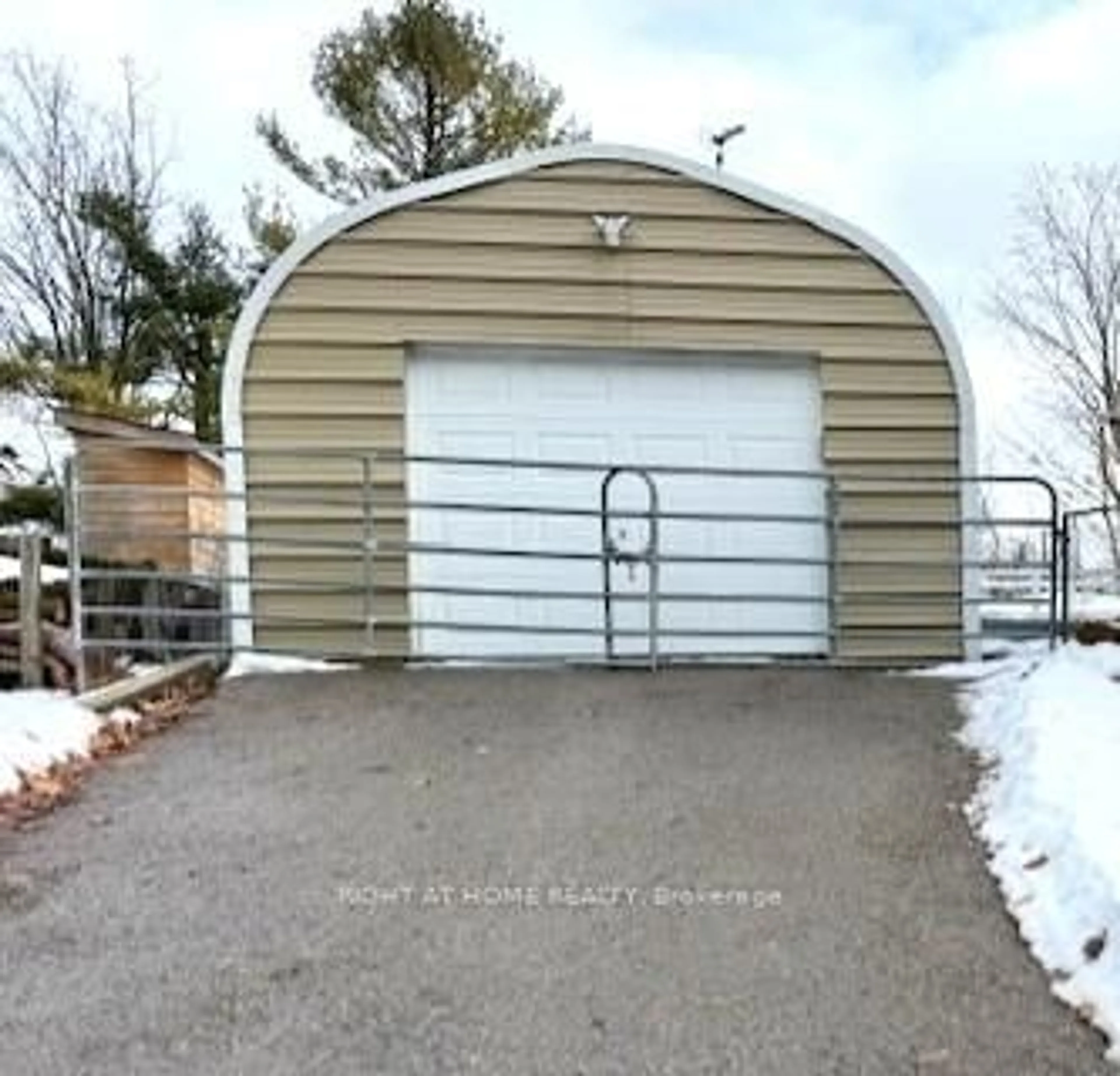 Indoor garage for 37 Pettet Dr, Scugog Ontario L9L 1B4