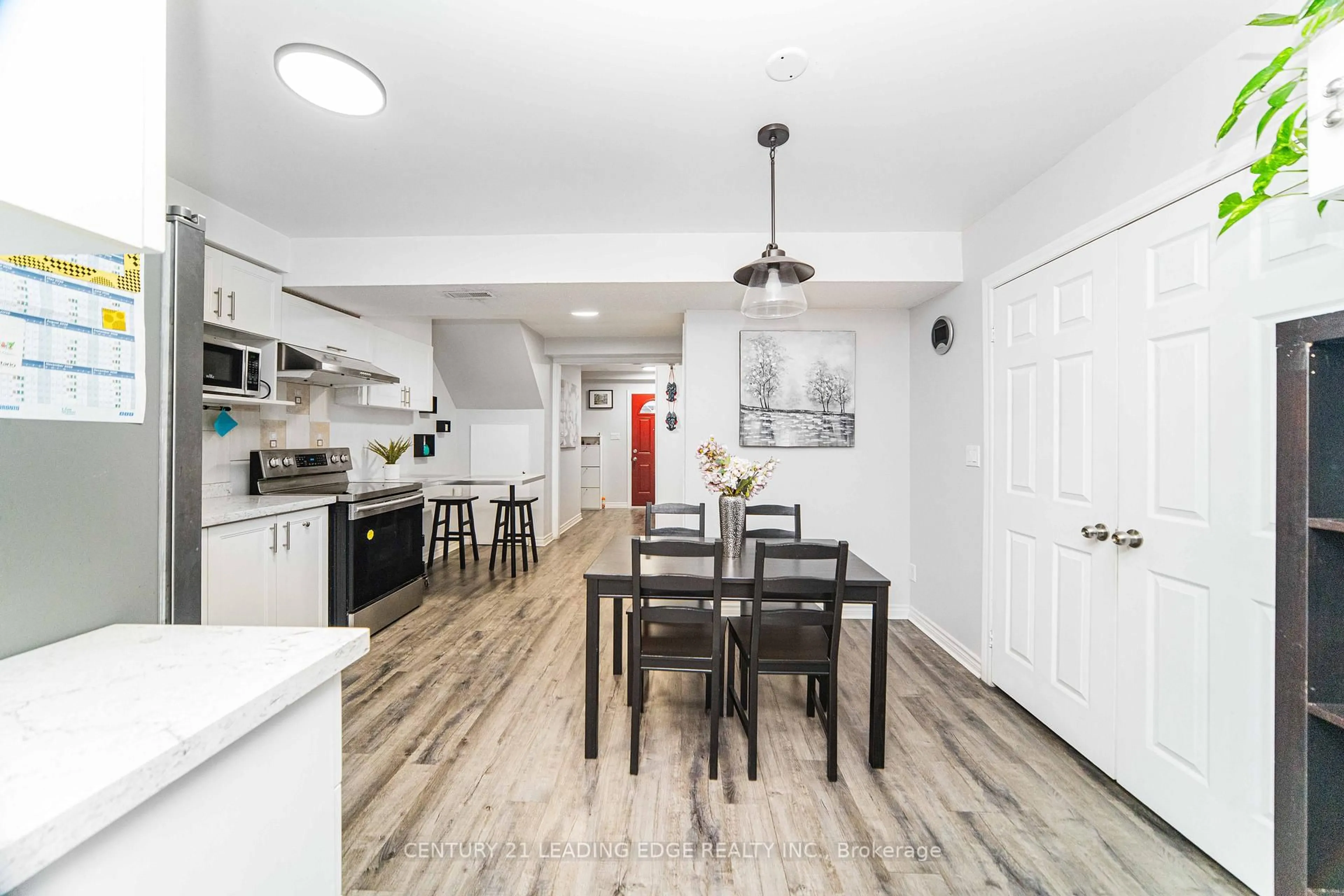 Open concept kitchen, ceramic/tile floor for 121 Sadlee Cove Cres, Toronto Ontario M1V 1Y3