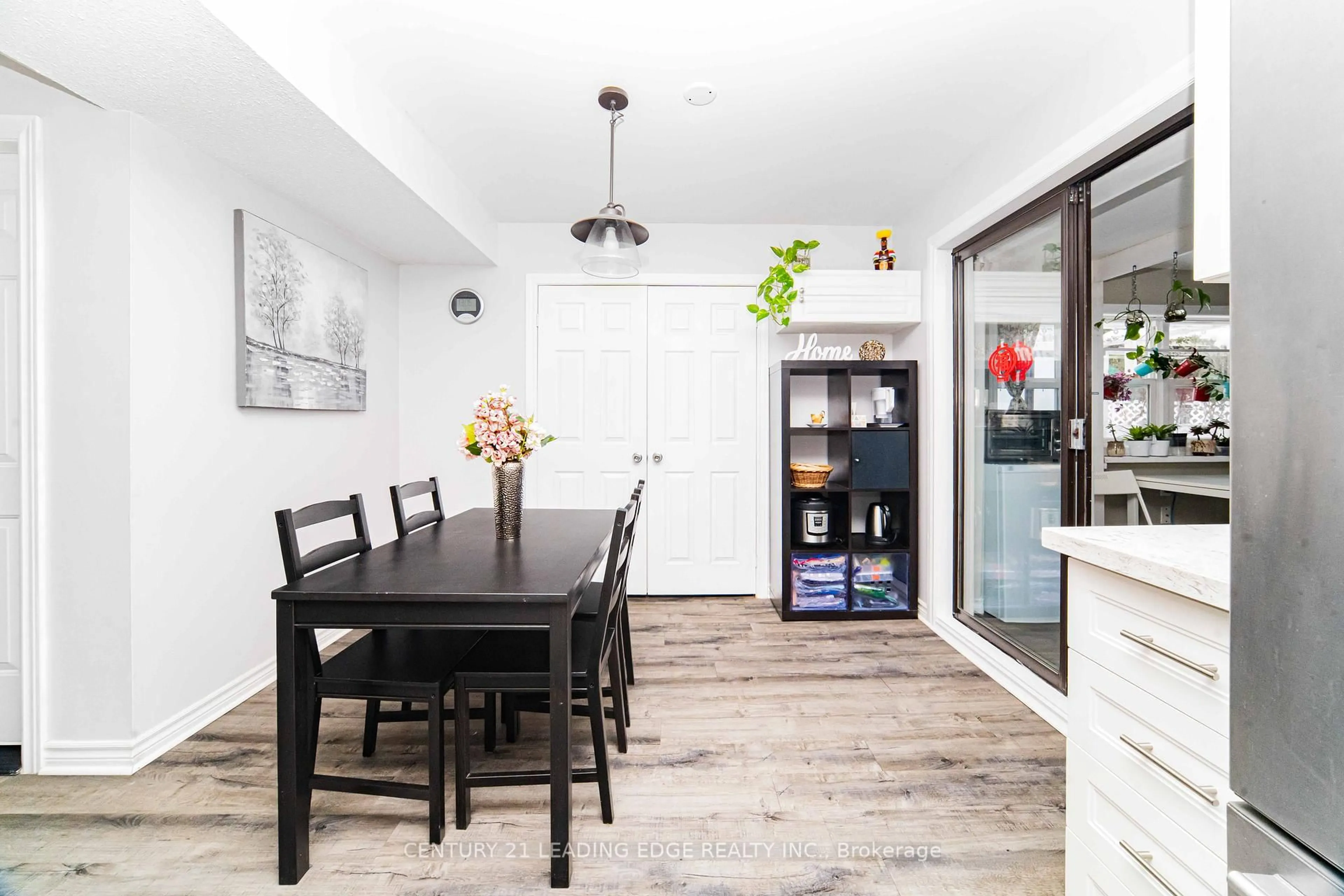 Dining room, wood/laminate floor for 121 Sadlee Cove Cres, Toronto Ontario M1V 1Y3