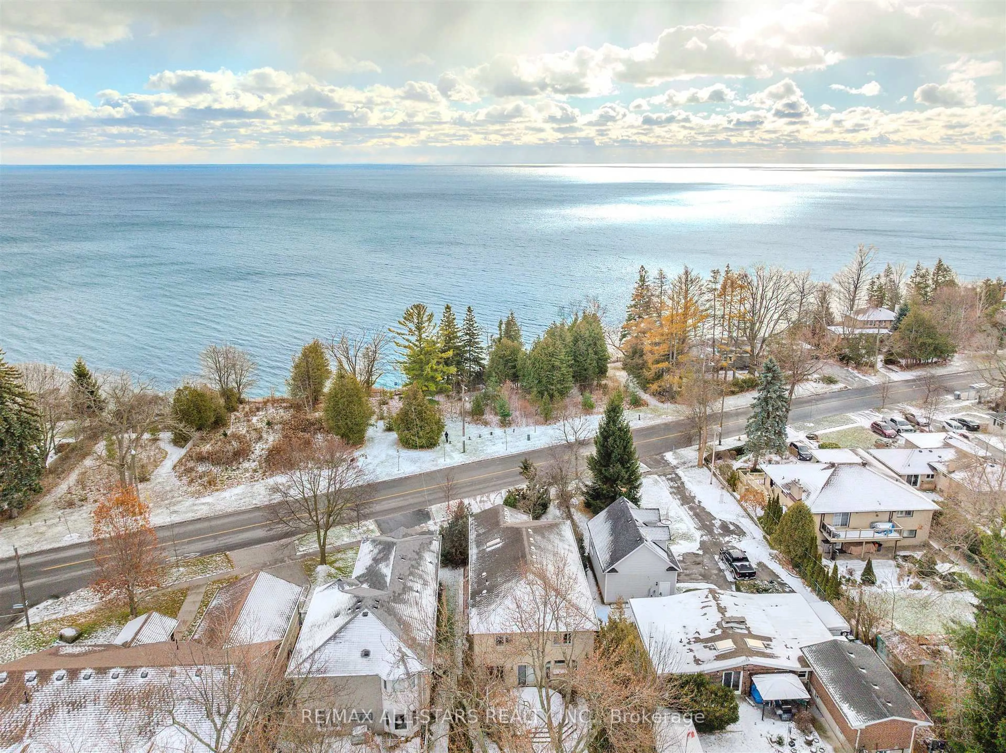 A pic from outside/outdoor area/front of a property/back of a property/a pic from drone, water/lake/river/ocean view for 458 Guildwood Pkwy, Toronto Ontario M1E 1R5