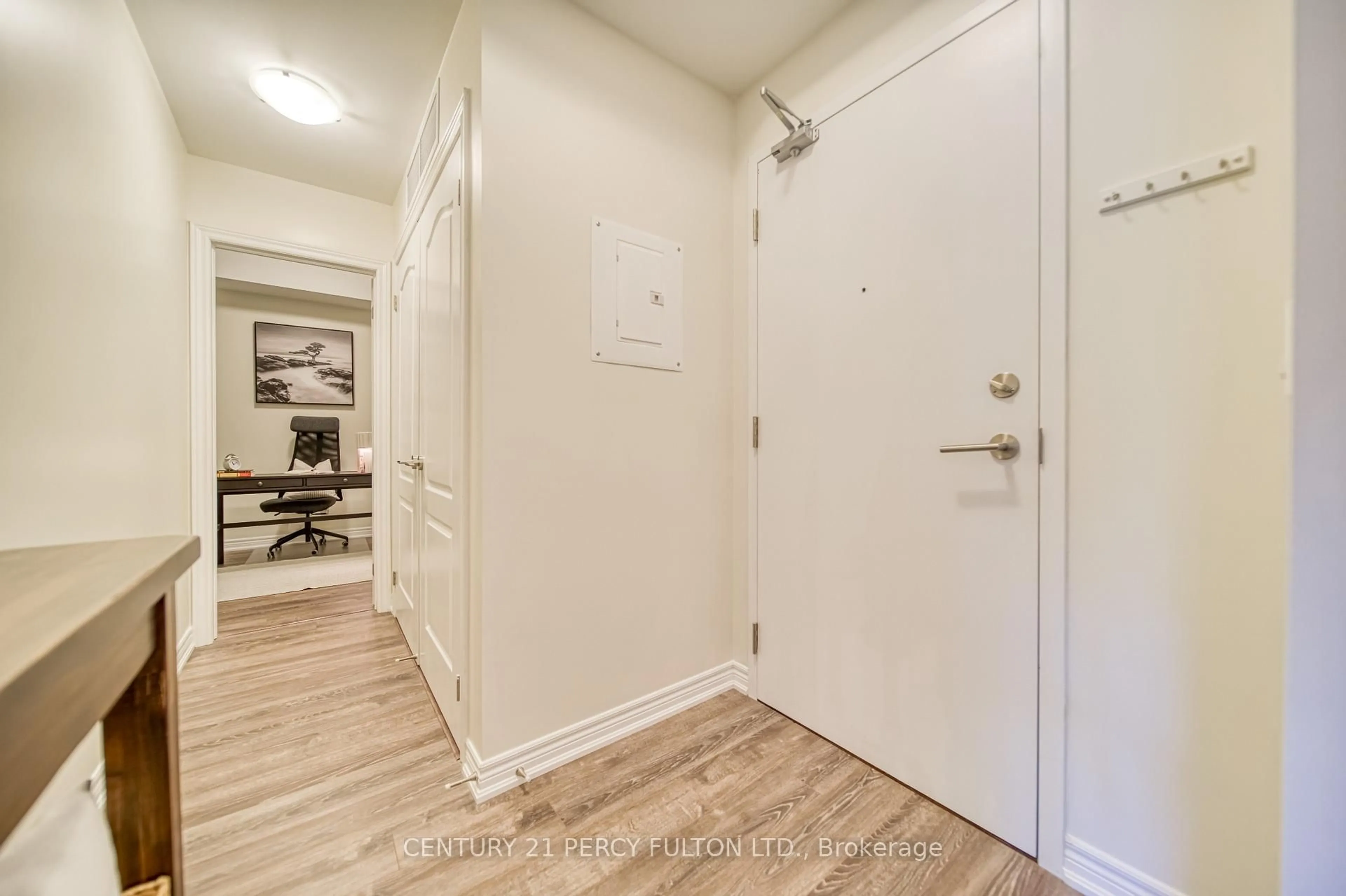 Indoor entryway for 660 Gordon St #302, Whitby Ontario L1N 0L1