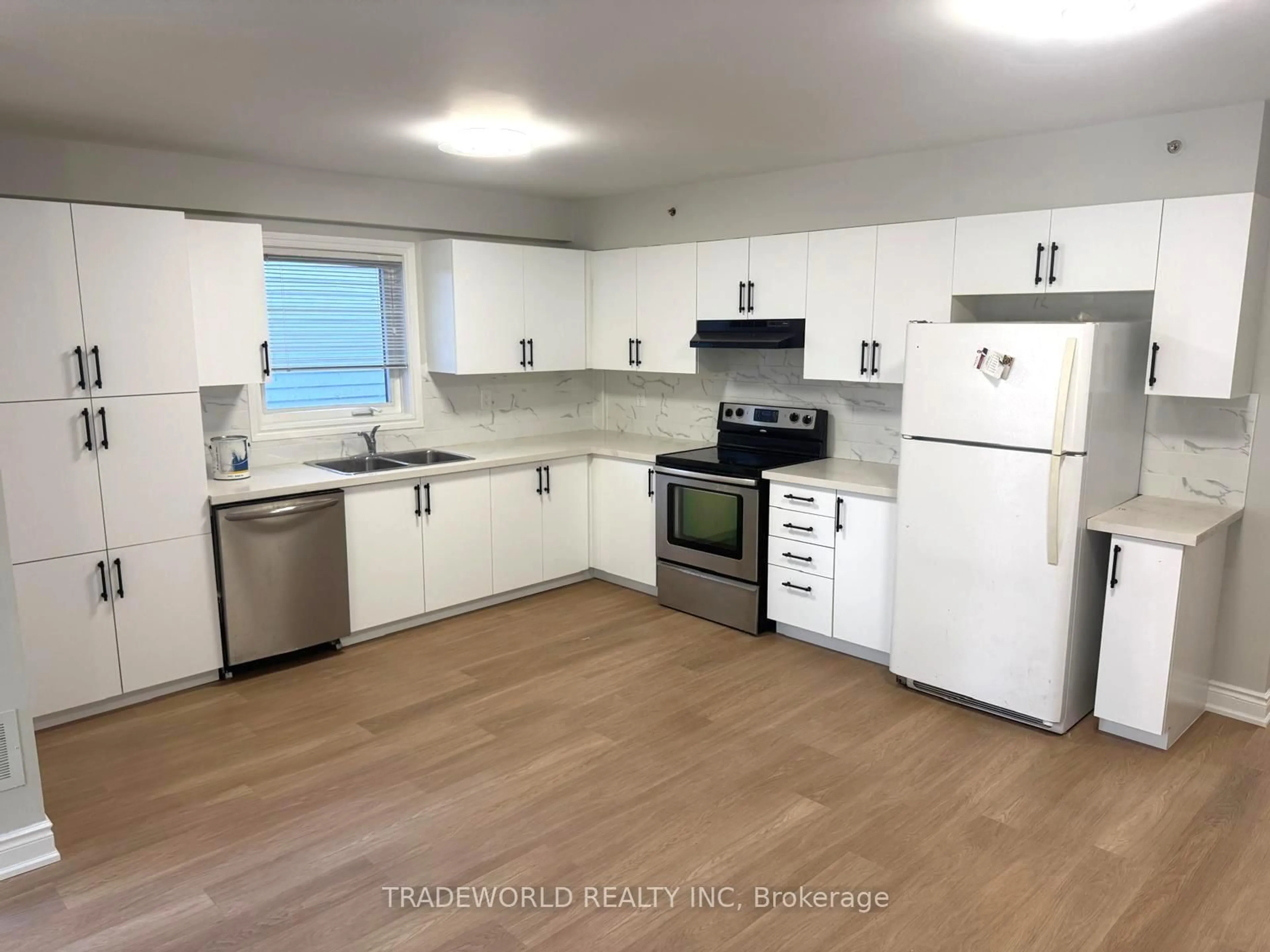 Standard kitchen, unknown for 32 St Dunstan Dr, Toronto Ontario M1L 2V3