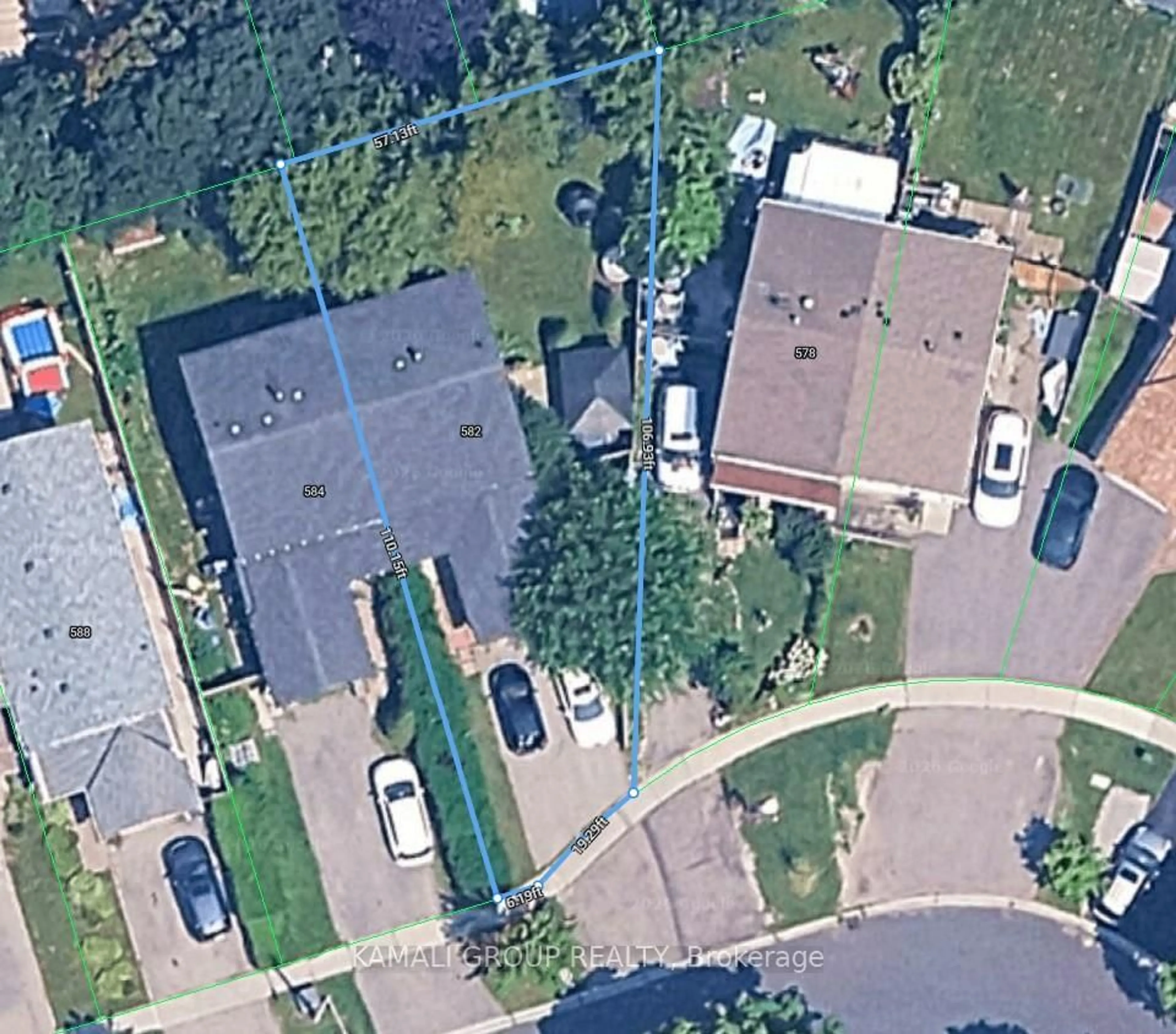 A pic from outside/outdoor area/front of a property/back of a property/a pic from drone, street for 582 Lakeview Ave, Oshawa Ontario L1J 1B1