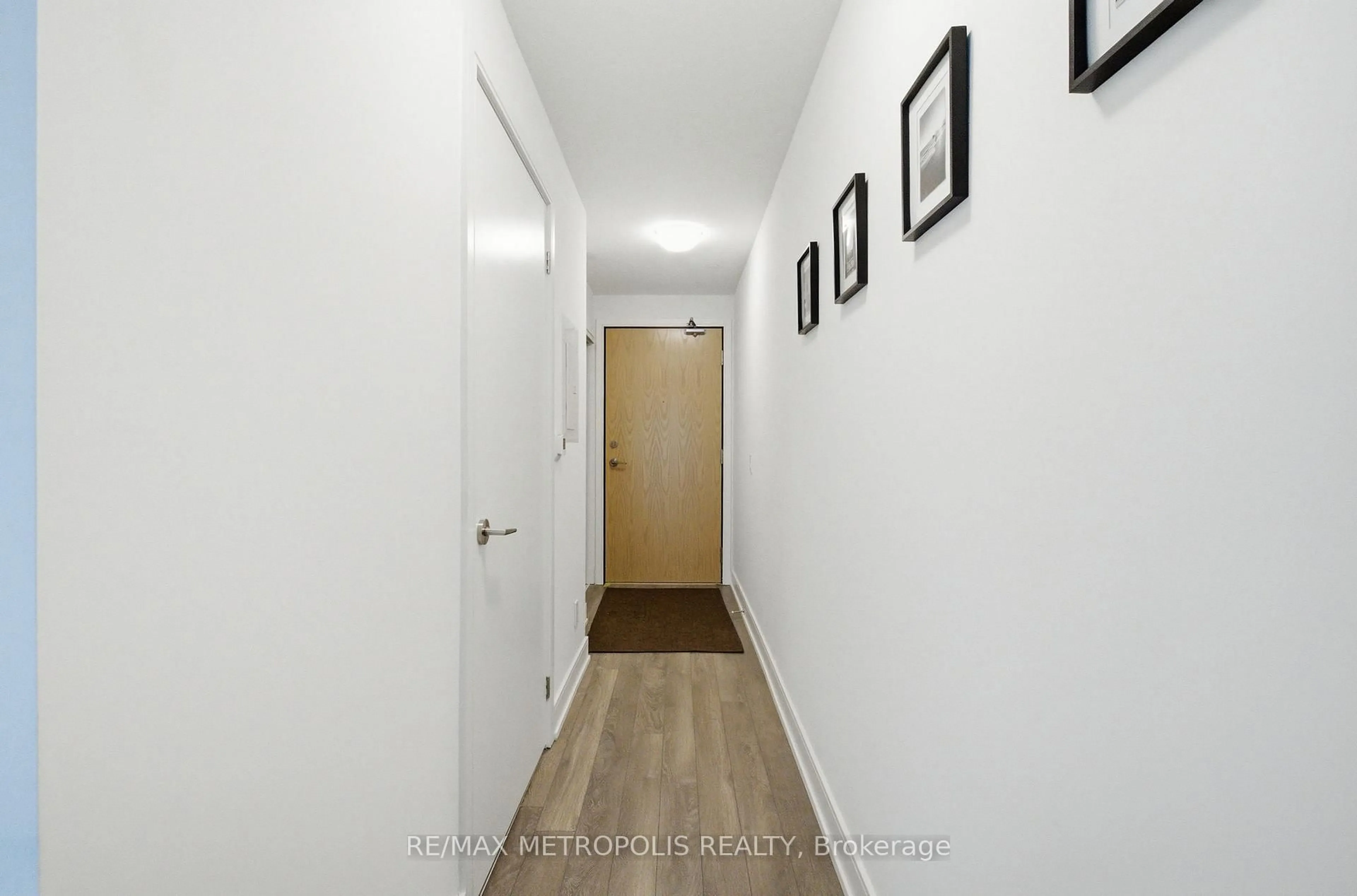 Indoor entryway for 1350 Ellesmere Rd #607, Toronto Ontario M1P 2X9