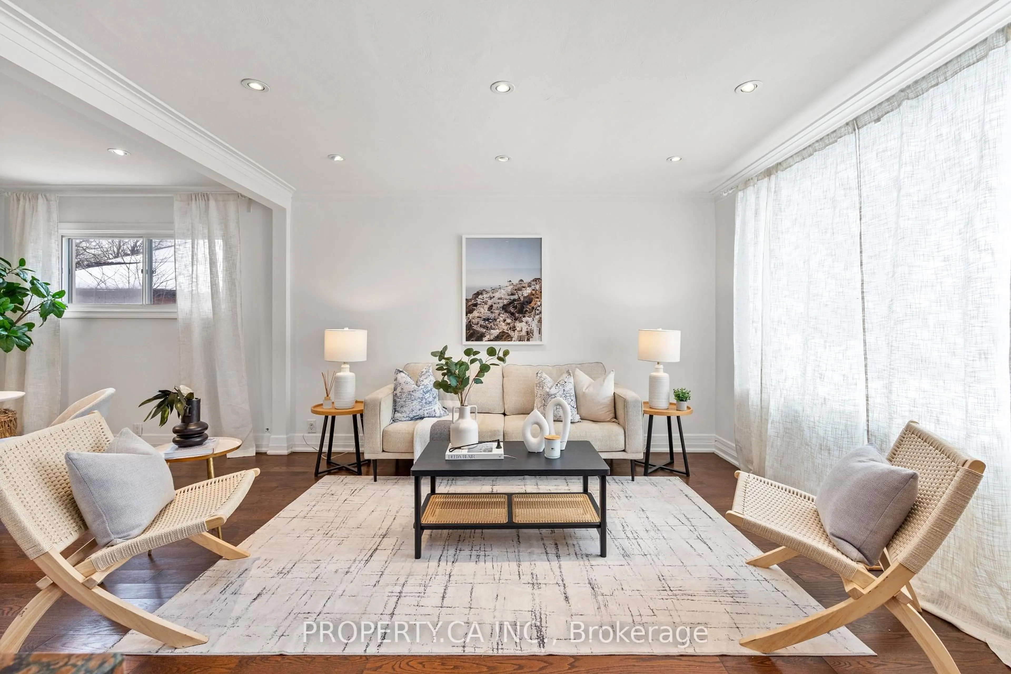 Living room with furniture, unknown for 48 Biscayne Blvd, Toronto Ontario M1R 1A2