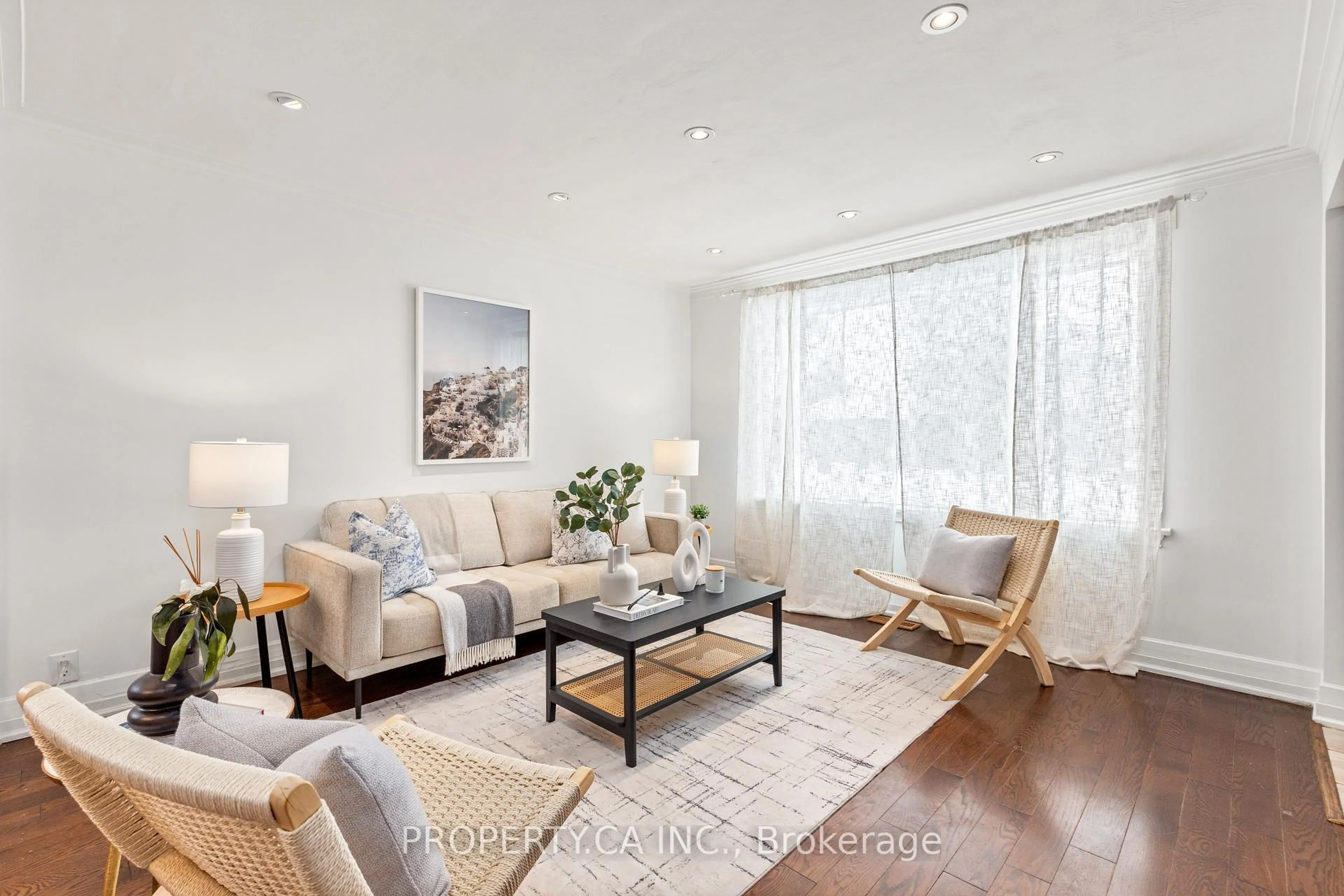 Living room with furniture, wood/laminate floor for 48 Biscayne Blvd, Toronto Ontario M1R 1A2