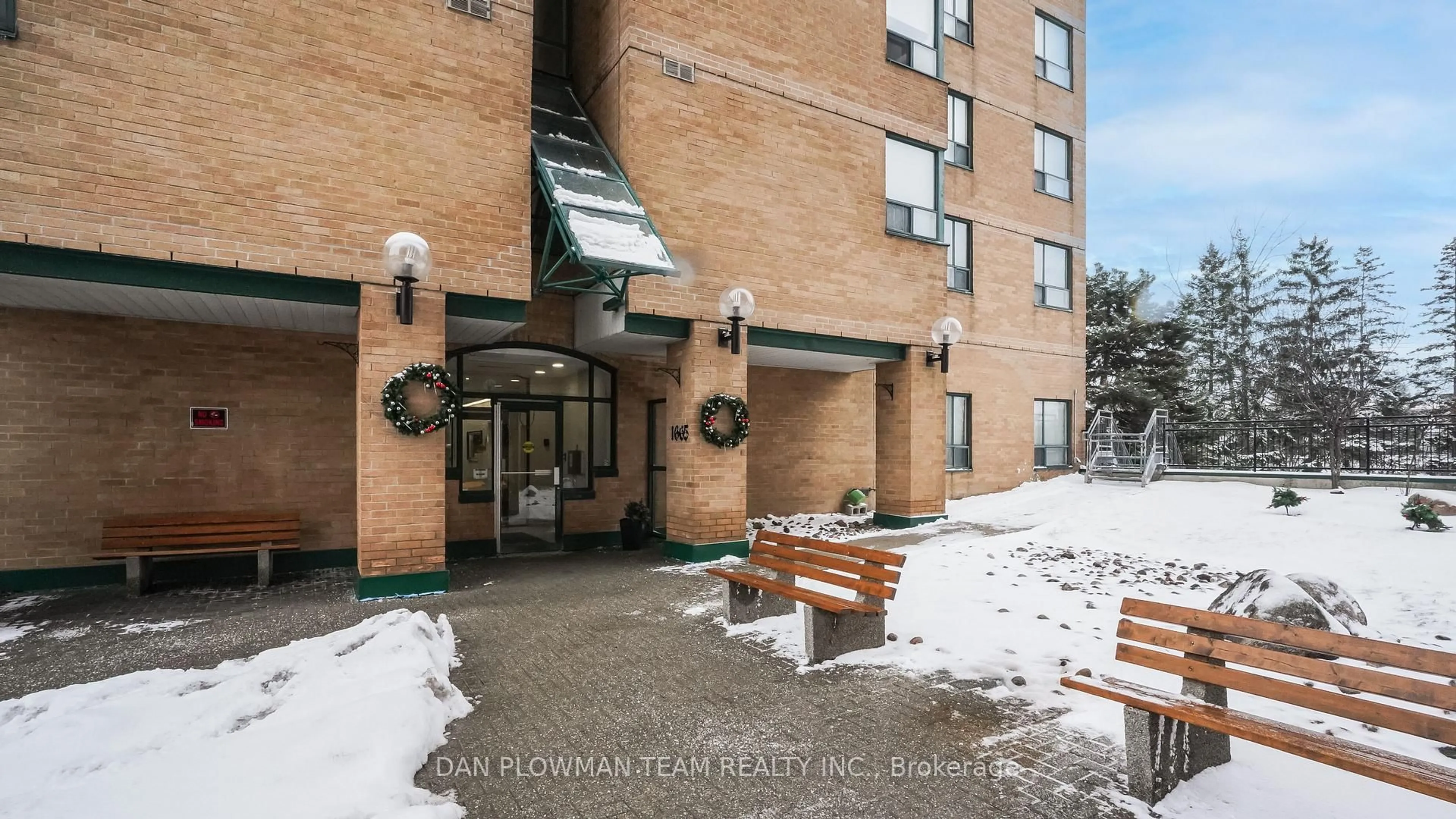 Indoor foyer for 1665 Pickering Pkwy #314, Pickering Ontario L1V 6L4