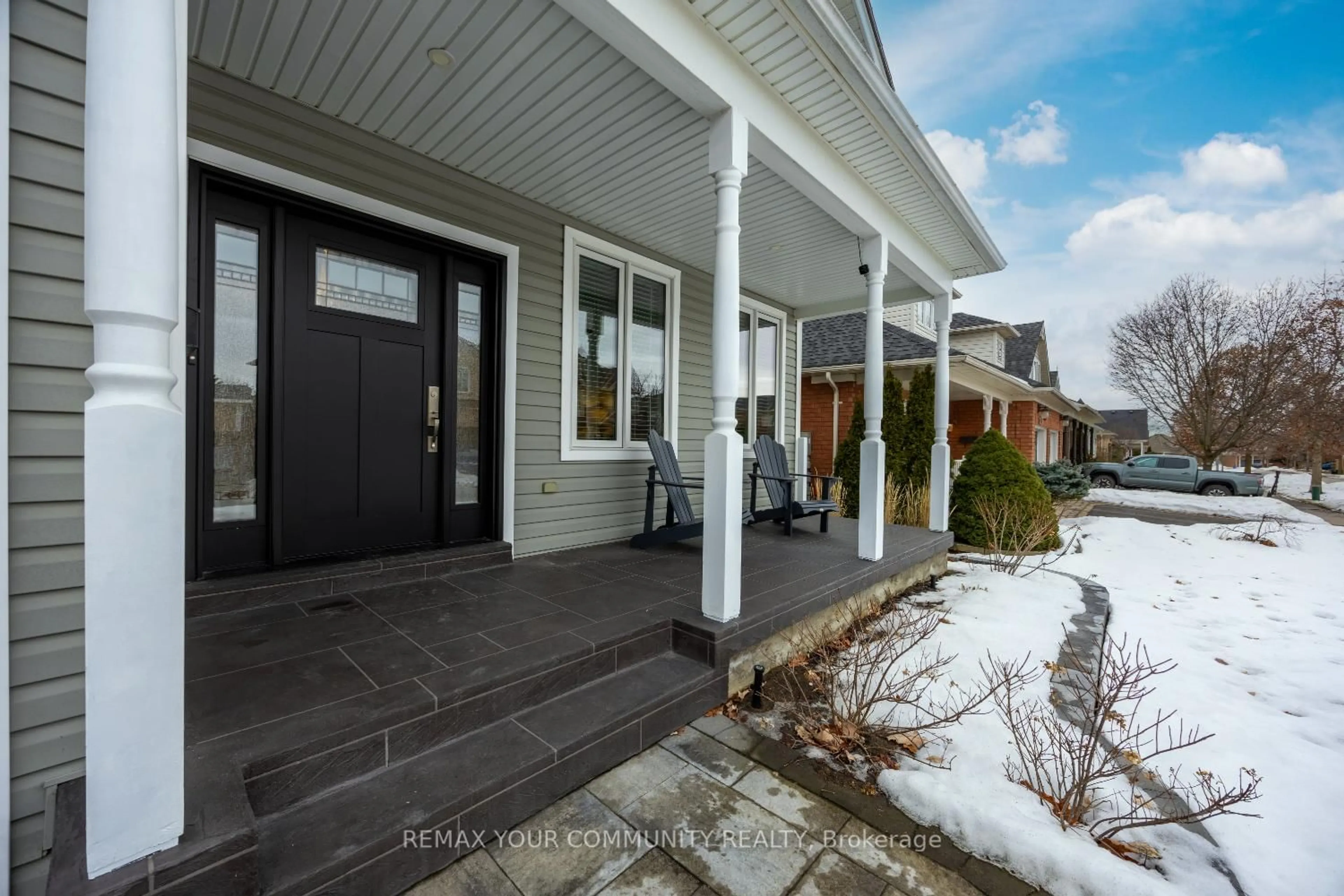 Indoor entryway for 37 Leithridge Cres, Whitby Ontario L1M 2N2